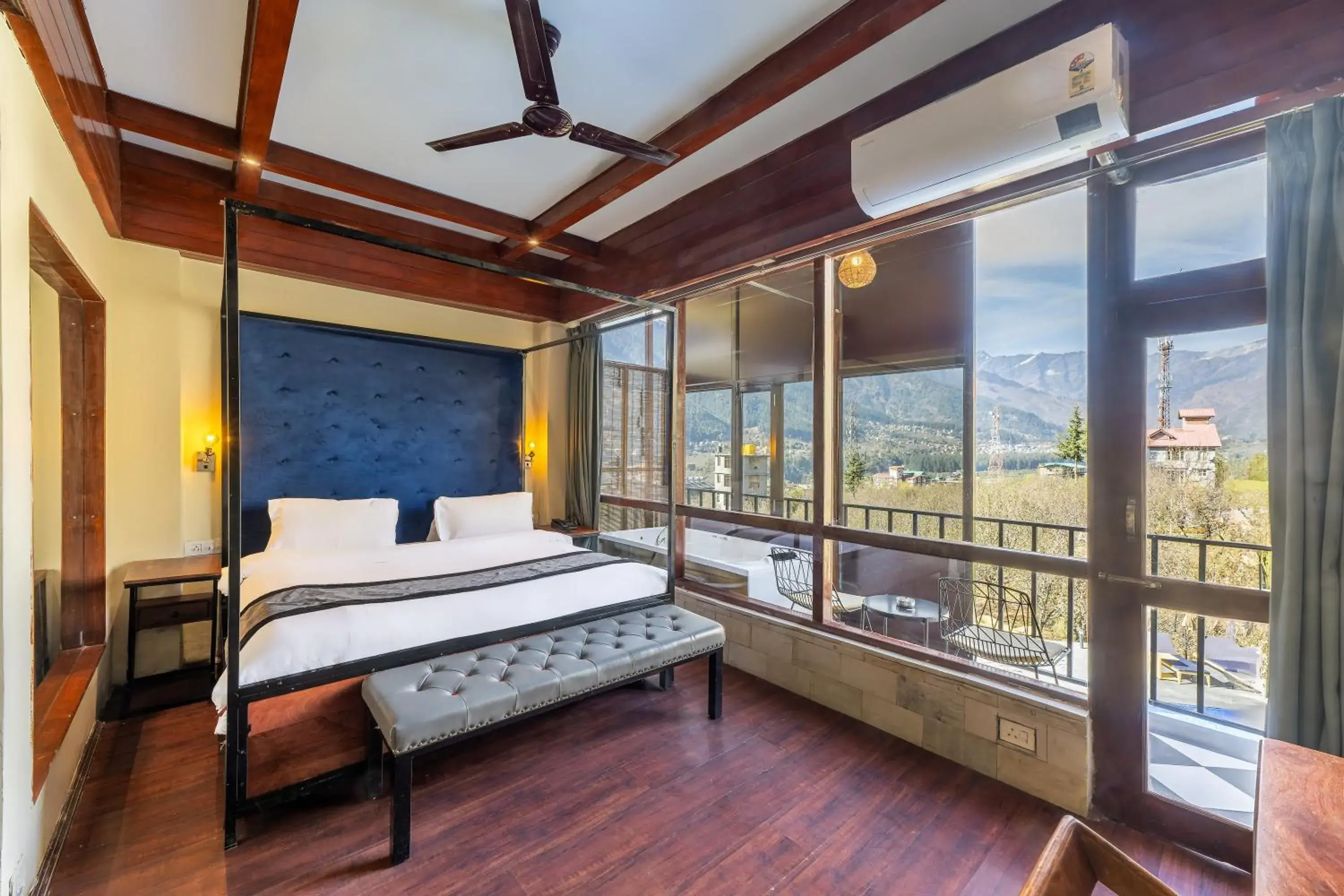 King Room with Spa Bath in Echor Himalayan Aurum Manali King Room with Spa Bath in Echor Himalayan Aurum Manali