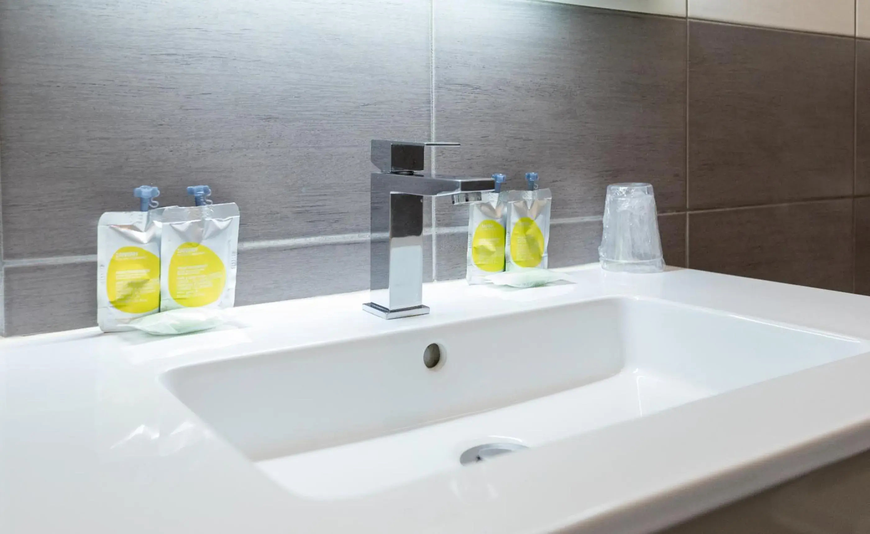 Standard Single Room in Hôtel de l'Europe Grenoble hyper-centre Standard Single Room in Hôtel de l'Europe Grenoble hyper-centre