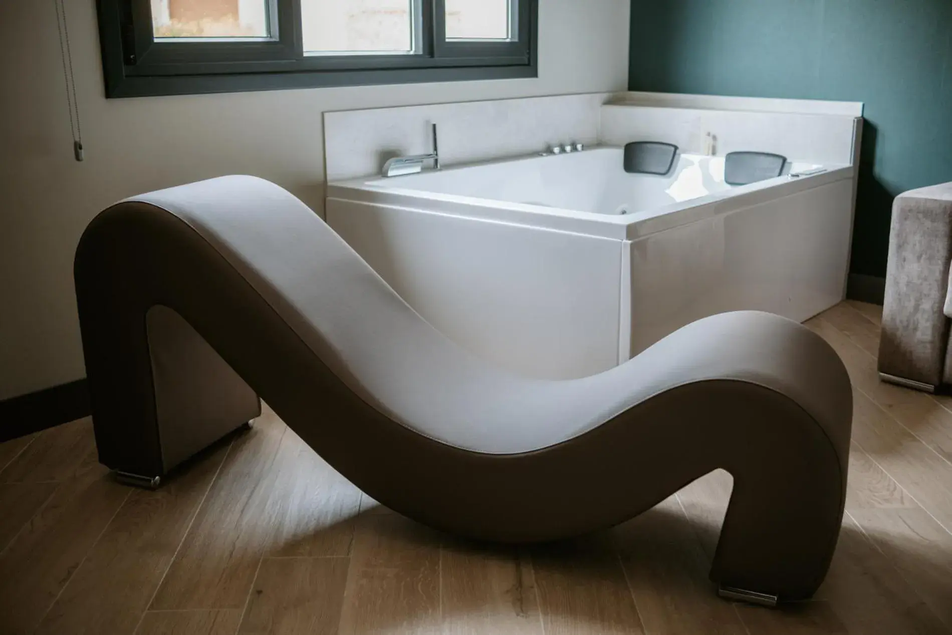 King Suite with Spa Bath in Hotel GilMar Orellana la Vieja King Suite with Spa Bath in Hotel GilMar Orellana la Vieja