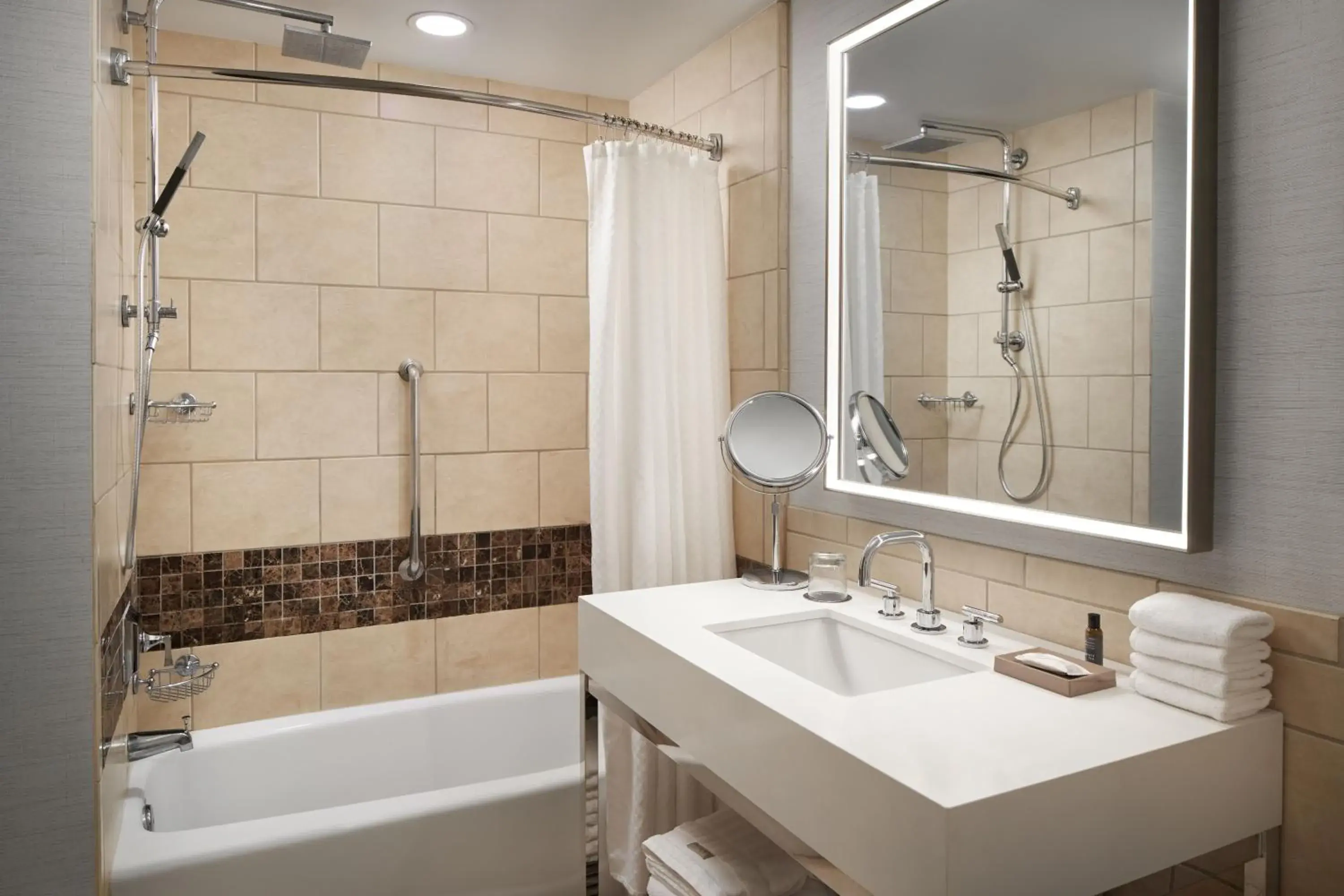 Traditional Double Room with Two Double Beds - Hearing Accessible in The Westin Richmond Traditional Double Room with Two Double Beds - Hearing Accessible in The Westin Richmond