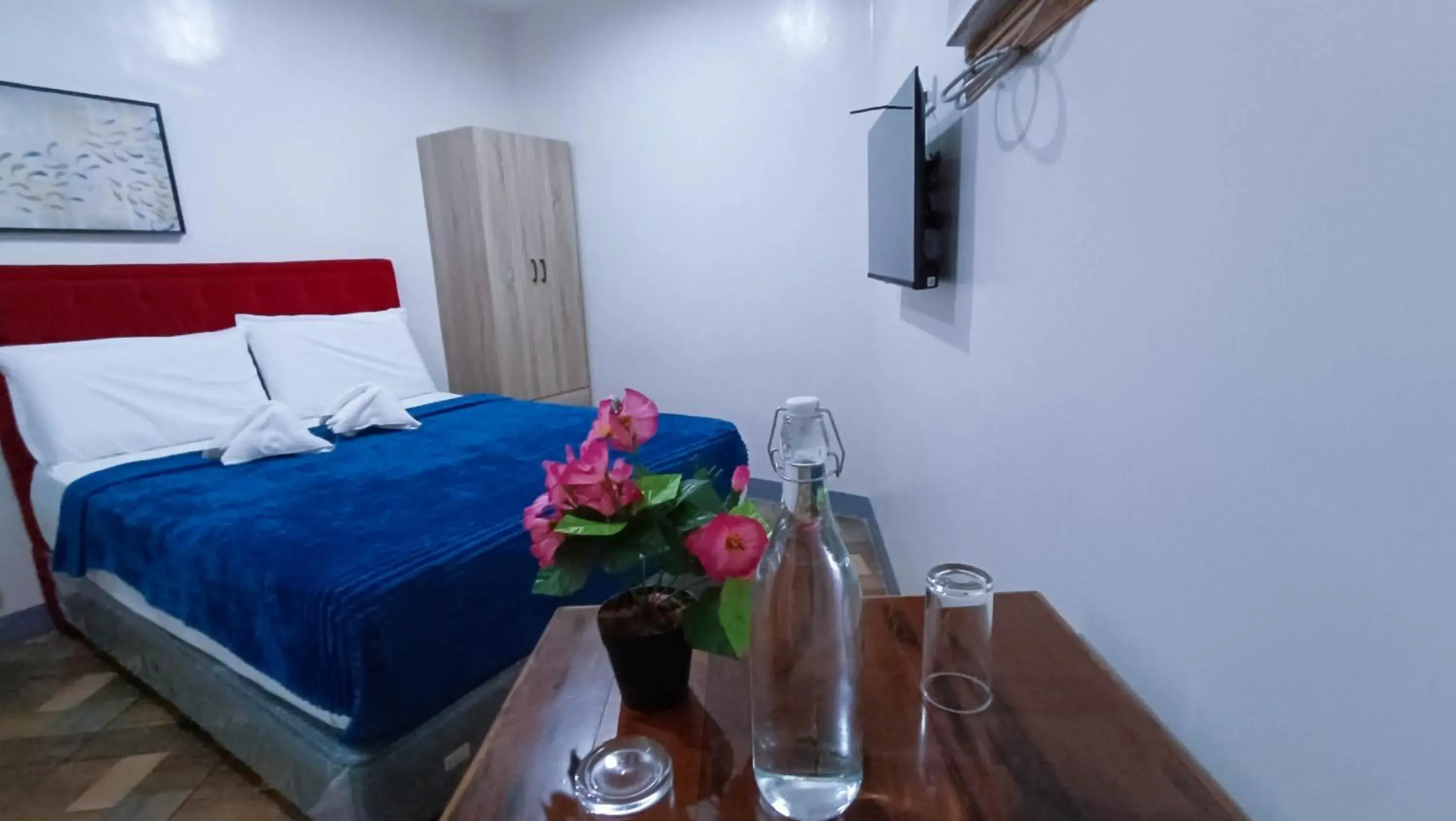 Deluxe Queen Room in FB DORMITEL SUITES Deluxe Queen Room in FB DORMITEL SUITES