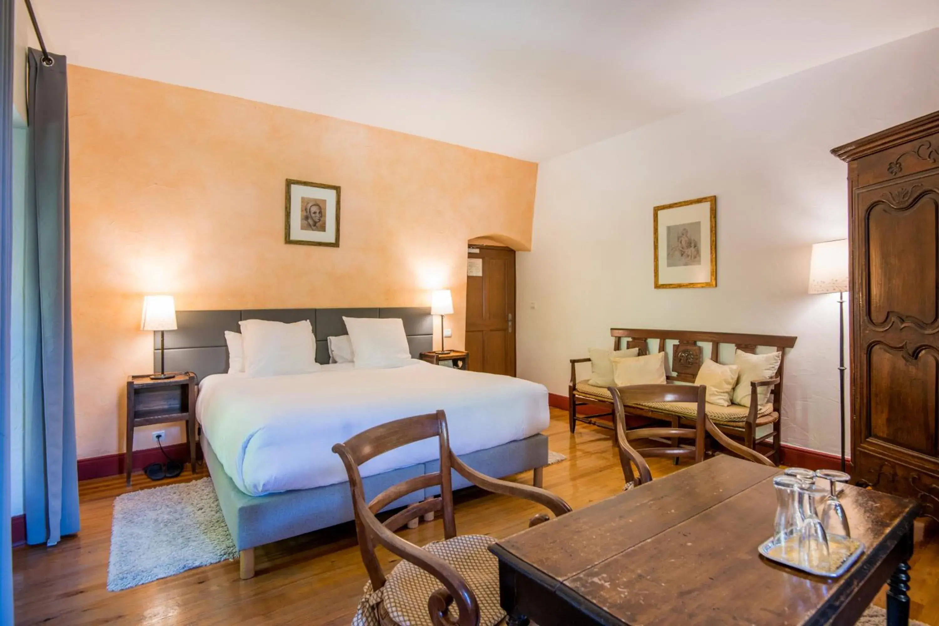 Double Elegance Room in Château De La Caze Piscine & Spa - Ste Enimie Double Elegance Room in Château De La Caze Piscine & Spa - Ste Enimie