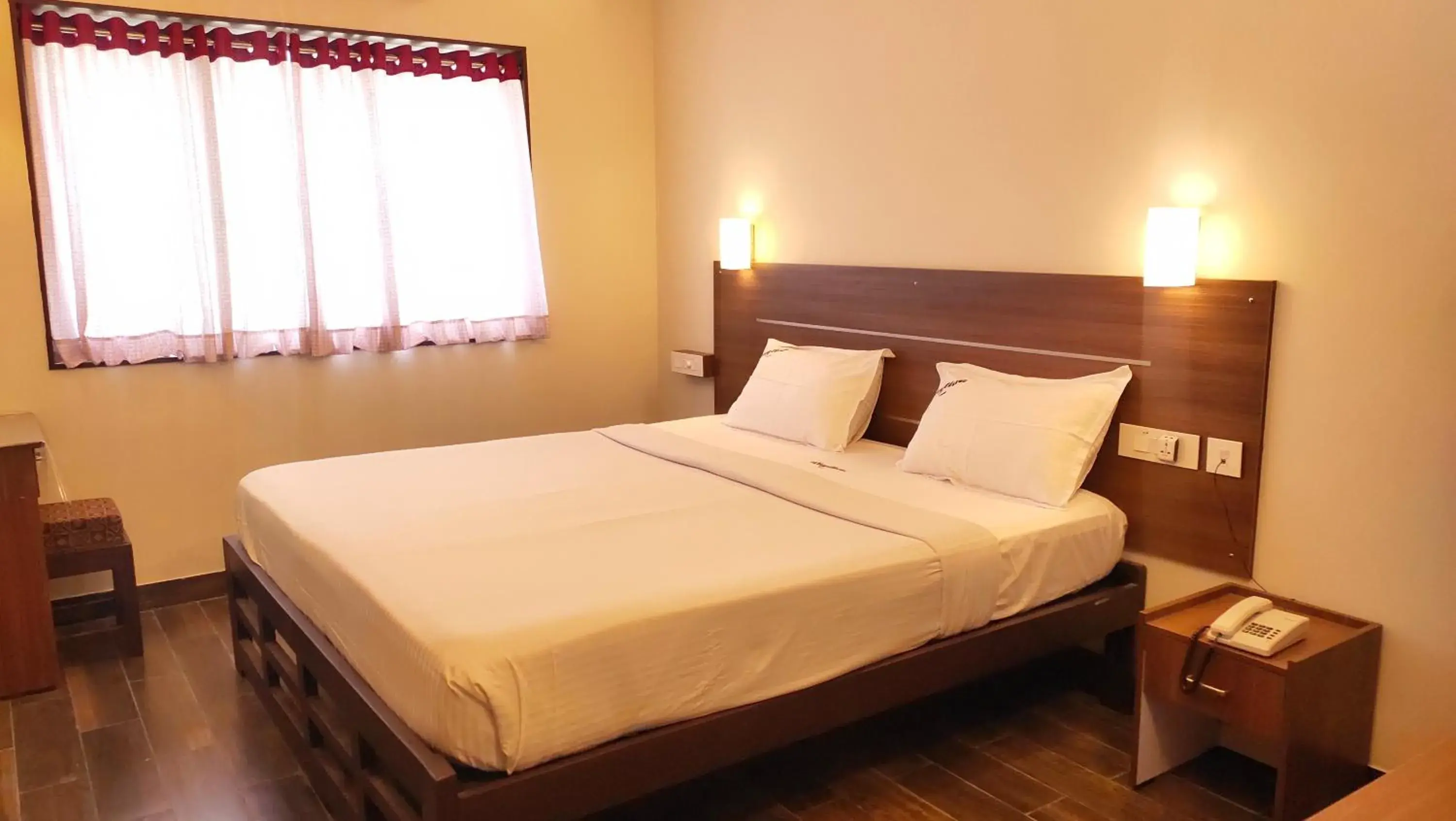 Deluxe Double Room in Hotel Rhythm Grand Suite Deluxe Double Room in Hotel Rhythm Grand Suite