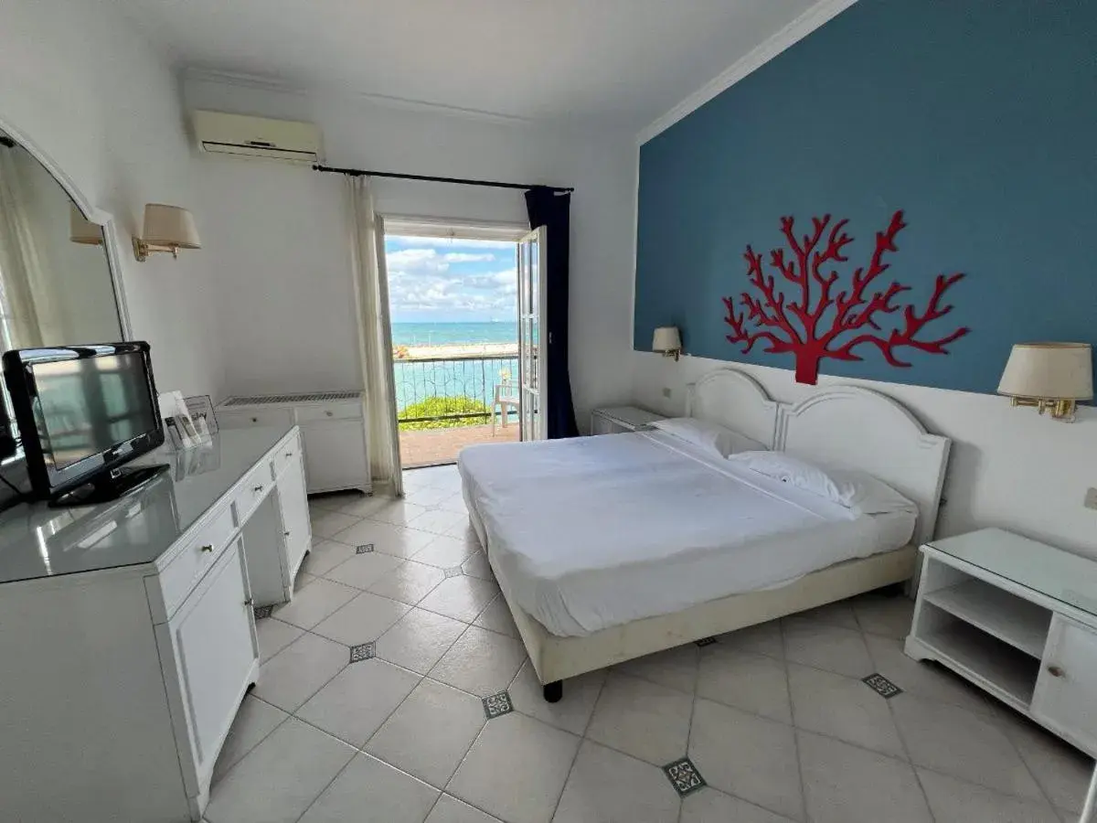 Classic Triple Room in Sunbay Park Hotel Classic Triple Room in Sunbay Park Hotel