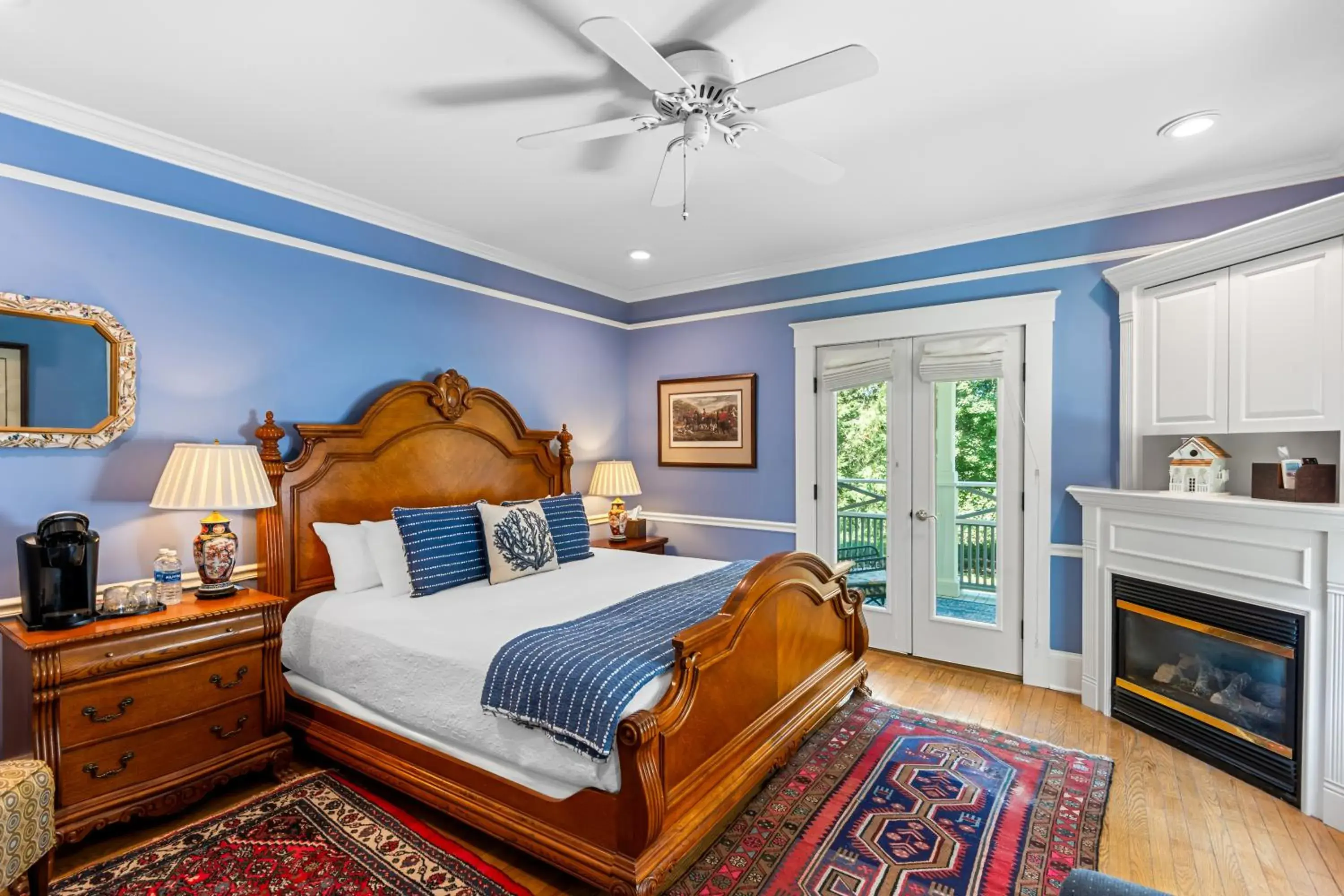 King Suite with Balcony in Benn Conger Inn King Suite with Balcony in Benn Conger Inn