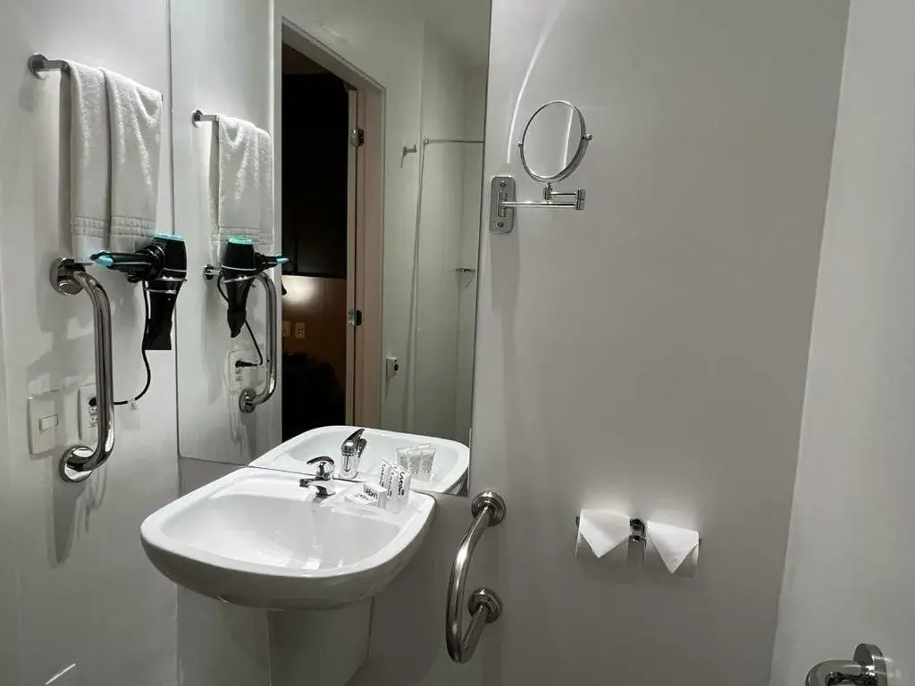 Single Room - single occupancy - Disability Access in URBAN by UNU Osasco Hotel Single Room - single occupancy - Disability Access in URBAN by UNU Osasco Hotel