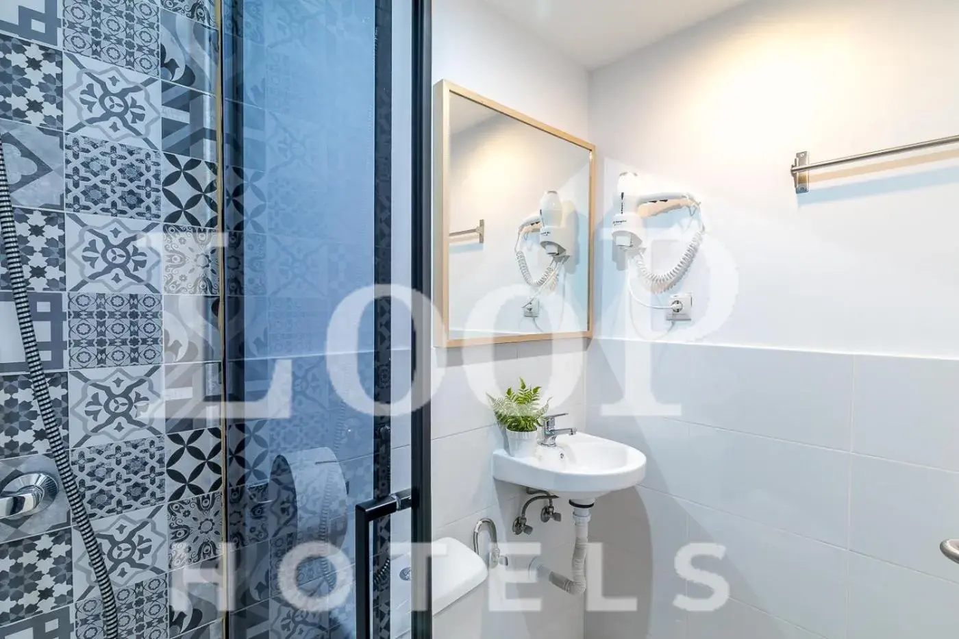 Double Room with Private Bathroom in LooP America Double Room with Private Bathroom in LooP America