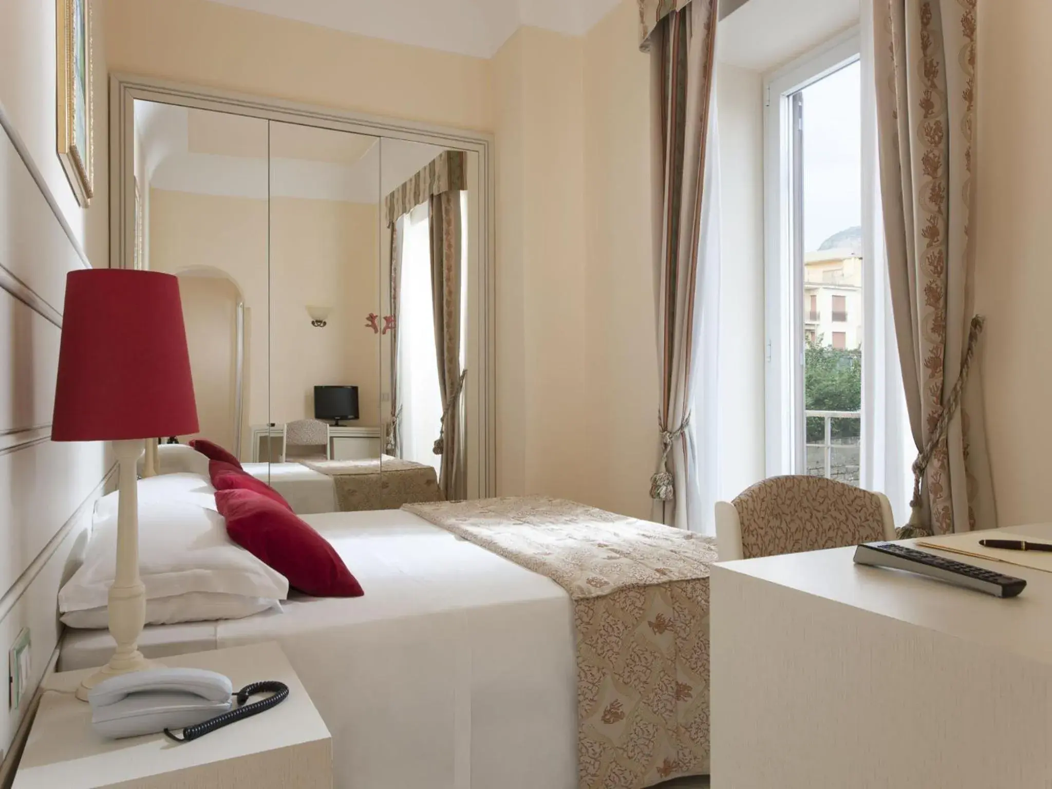 Standard Double or Twin Room in Hotel Corallo Sorrento Standard Double or Twin Room in Hotel Corallo Sorrento