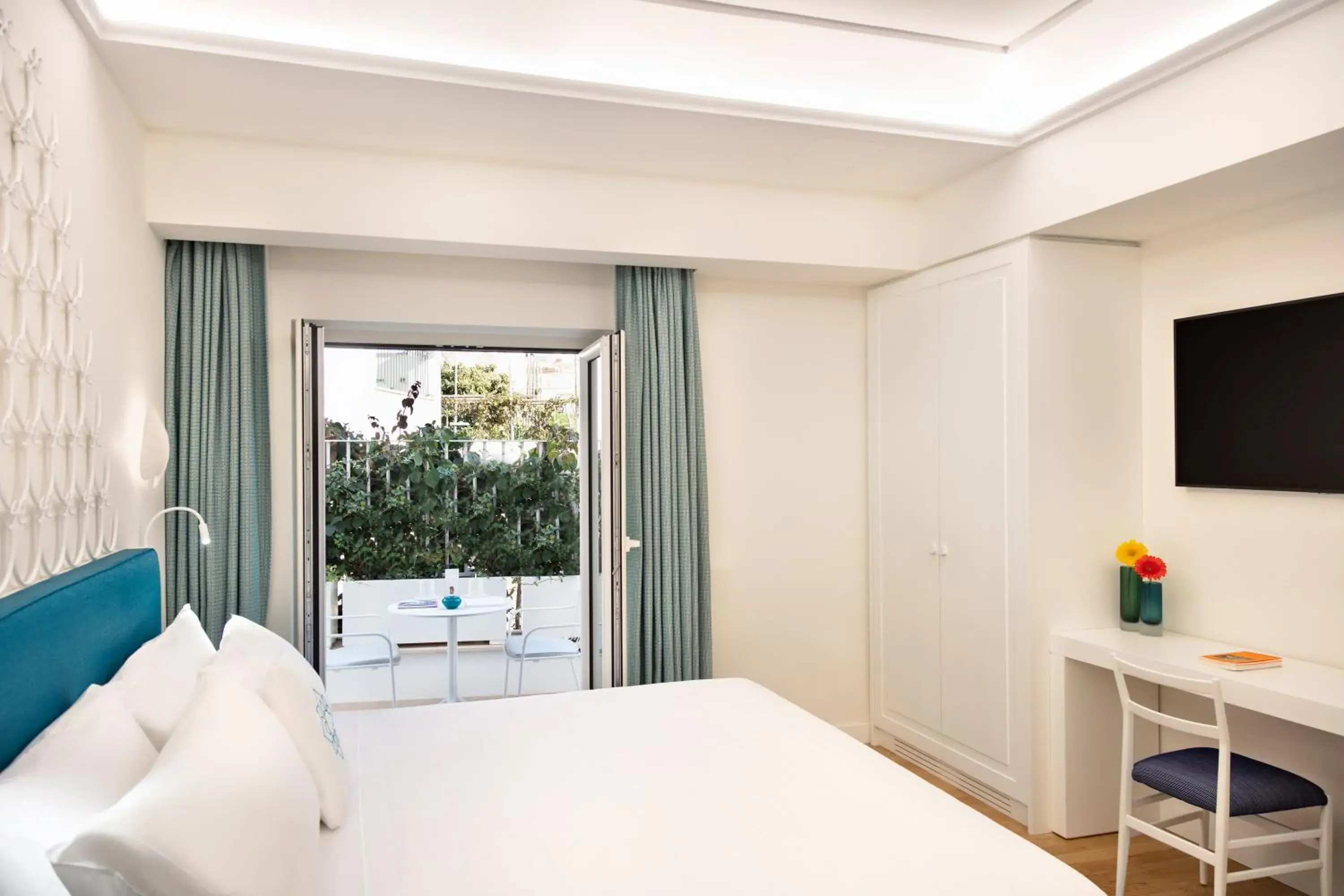 Deluxe Double Room in Pazziella Garden & Suites Deluxe Double Room in Pazziella Garden & Suites