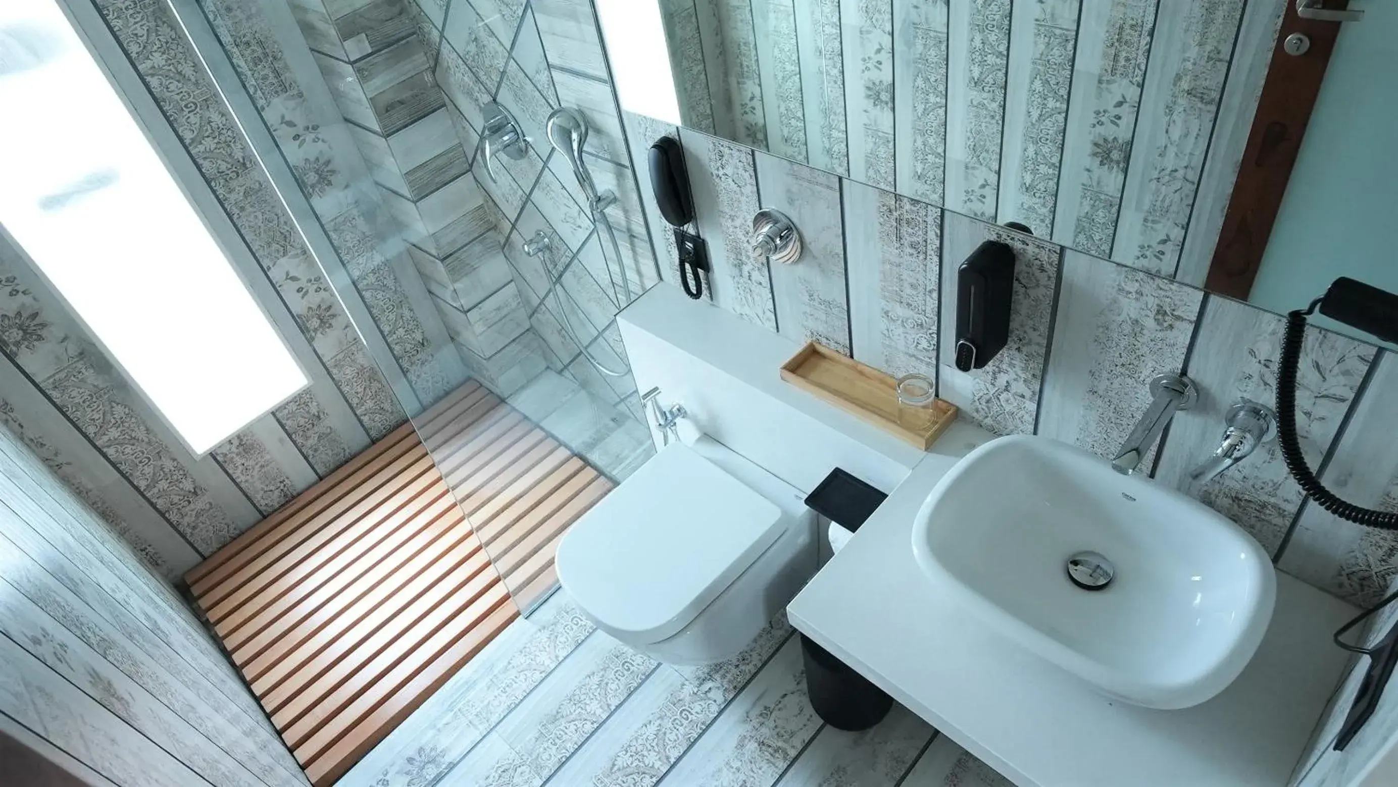 Family Room in De Glance Hotel, Near Surat Railway Station Family Room in De Glance Hotel, Near Surat Railway Station