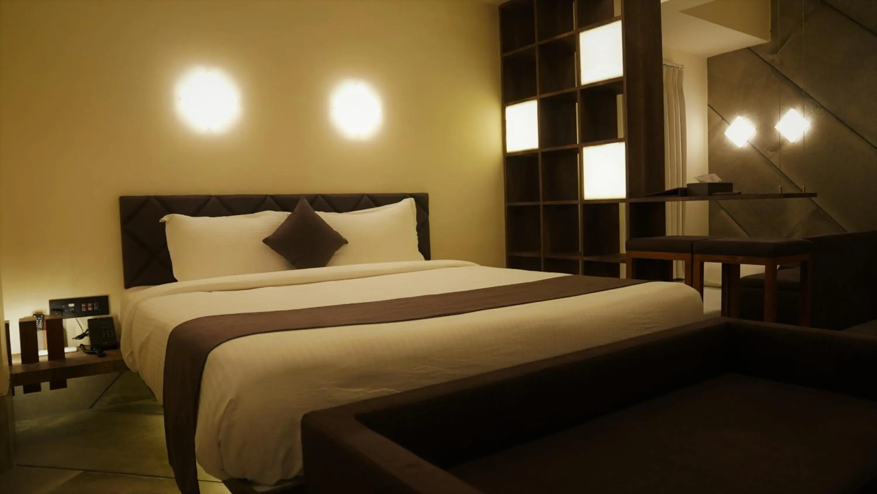 Double Room in De Glance Hotel, Near Surat Railway Station Double Room in De Glance Hotel, Near Surat Railway Station