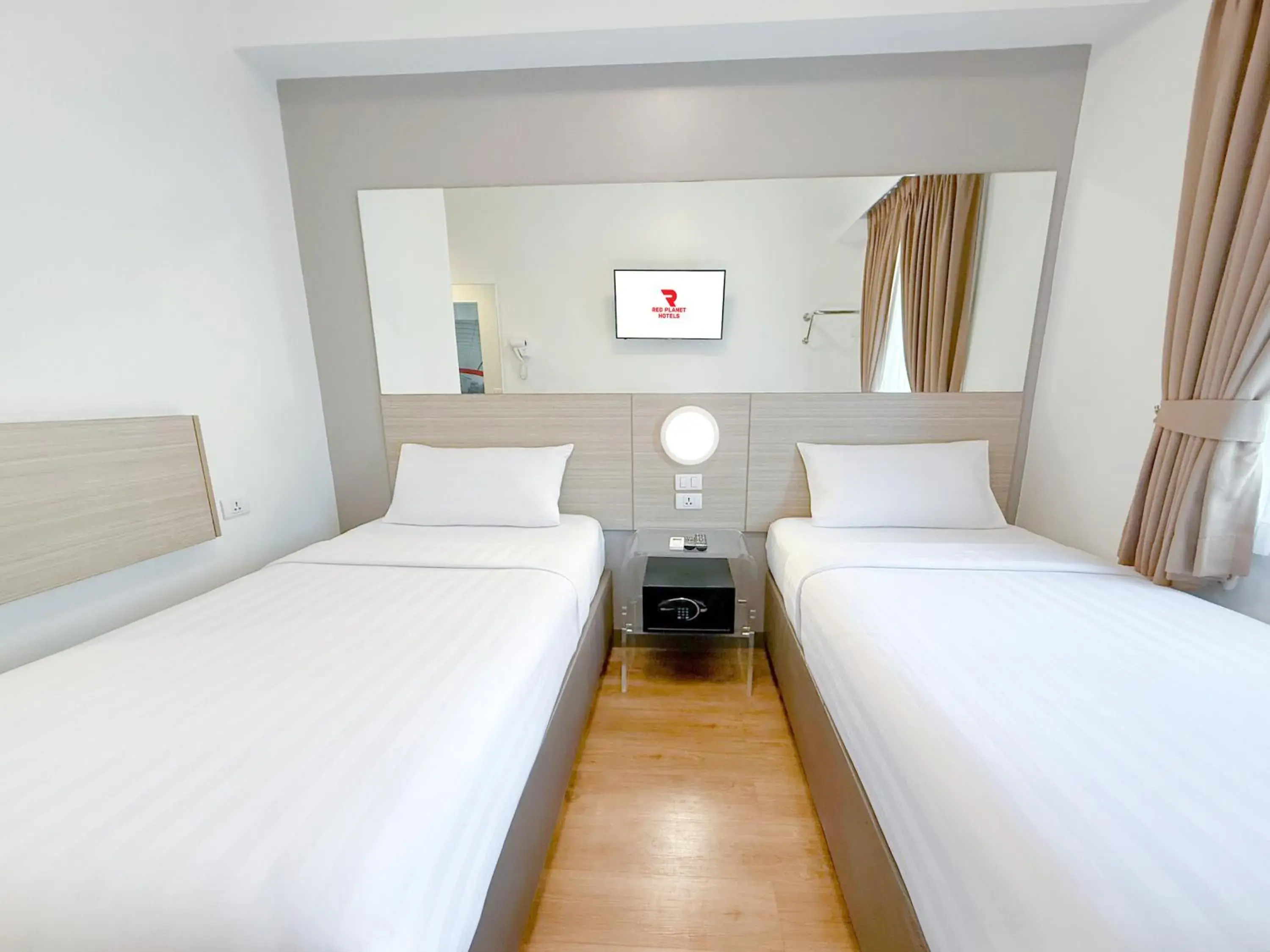 Twin Room in Red Planet Ortigas Twin Room in Red Planet Ortigas