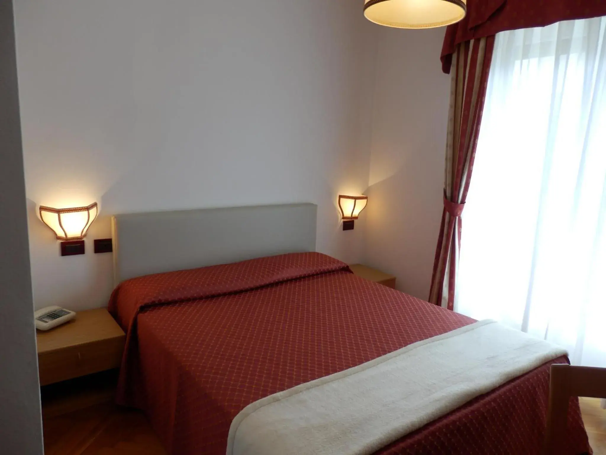 Single Room in Hotel Dolomiti Single Room in Hotel Dolomiti