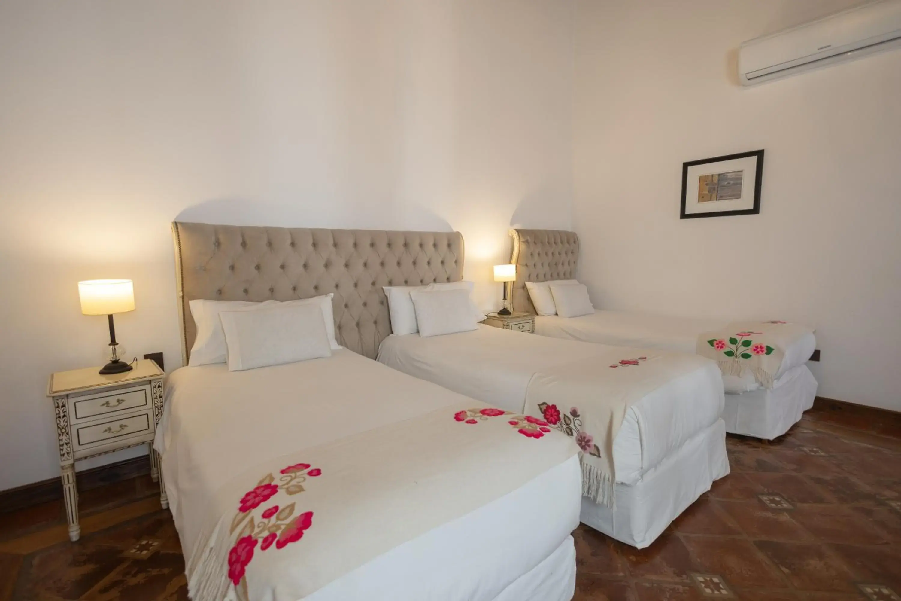 Superior Triple Room in Iraola Hotel Boutique Superior Triple Room in Iraola Hotel Boutique