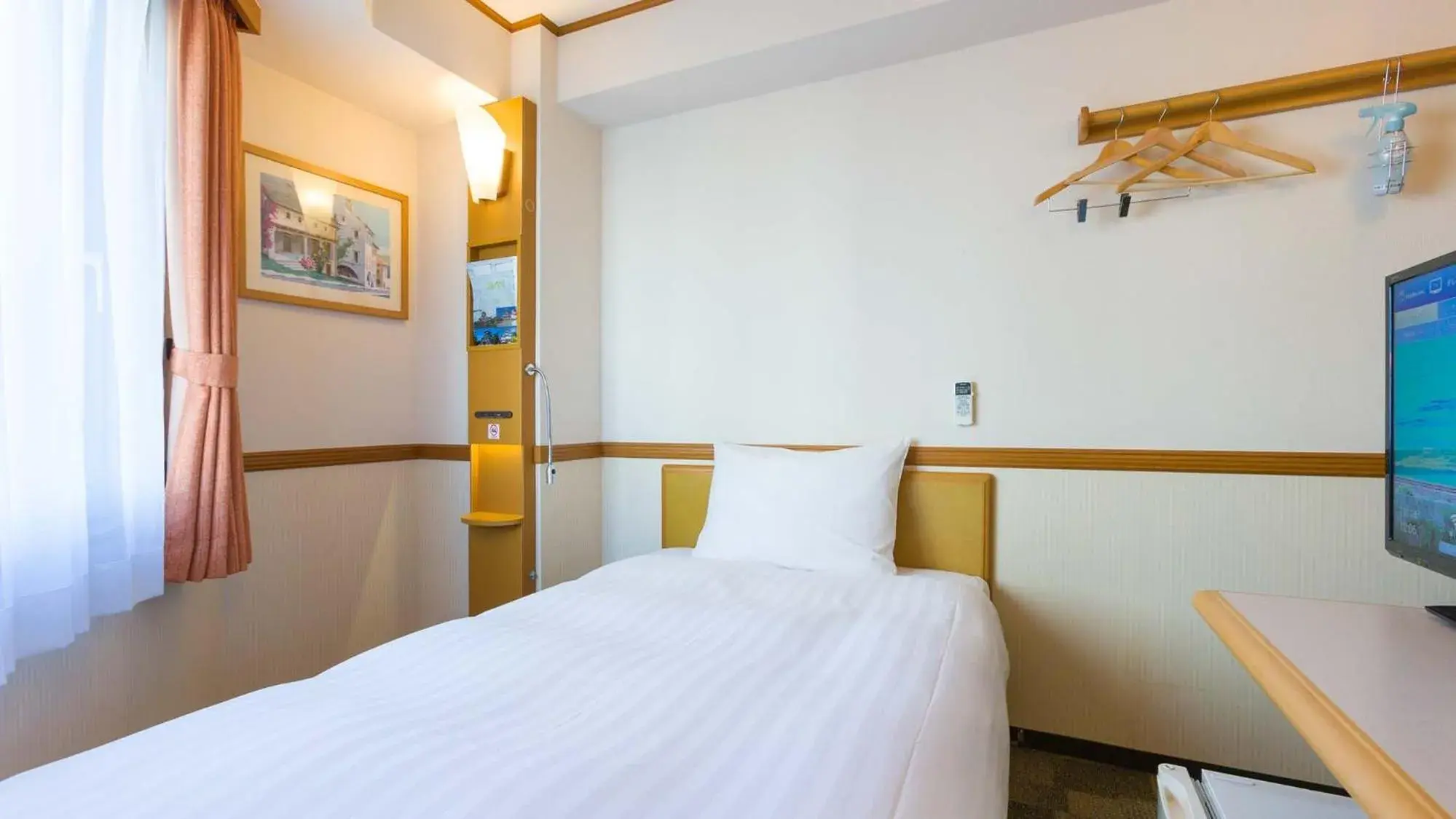 Standard Single Room - Non-Smoking in Toyoko Inn Kofu eki Minami guchi No 1 Standard Single Room - Non-Smoking in Toyoko Inn Kofu eki Minami guchi No 1