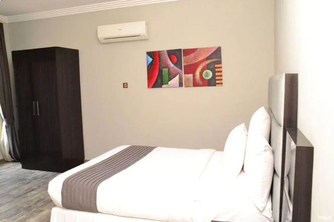 Budget Double Room in Ellyxville Hotel Budget Double Room in Ellyxville Hotel