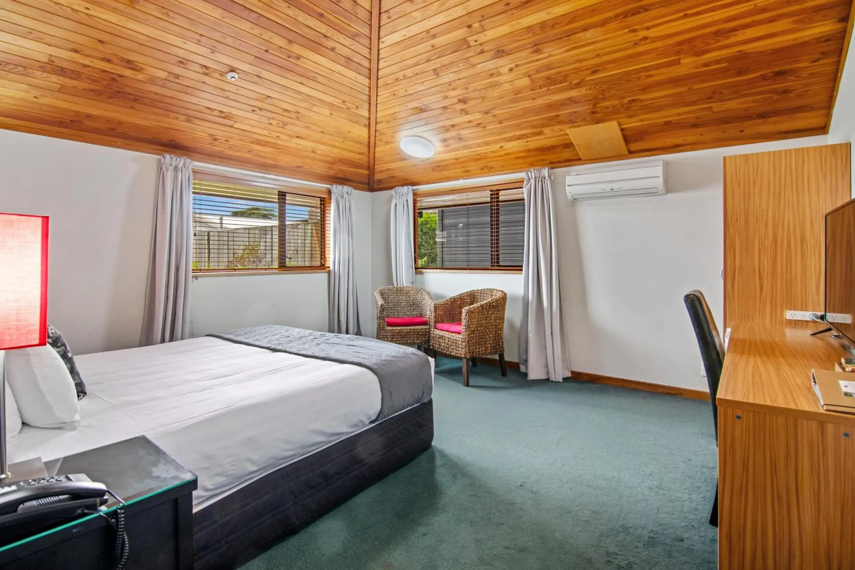 Classic Quadruple Room in Riverside Hotel Marlborough Classic Quadruple Room in Riverside Hotel Marlborough