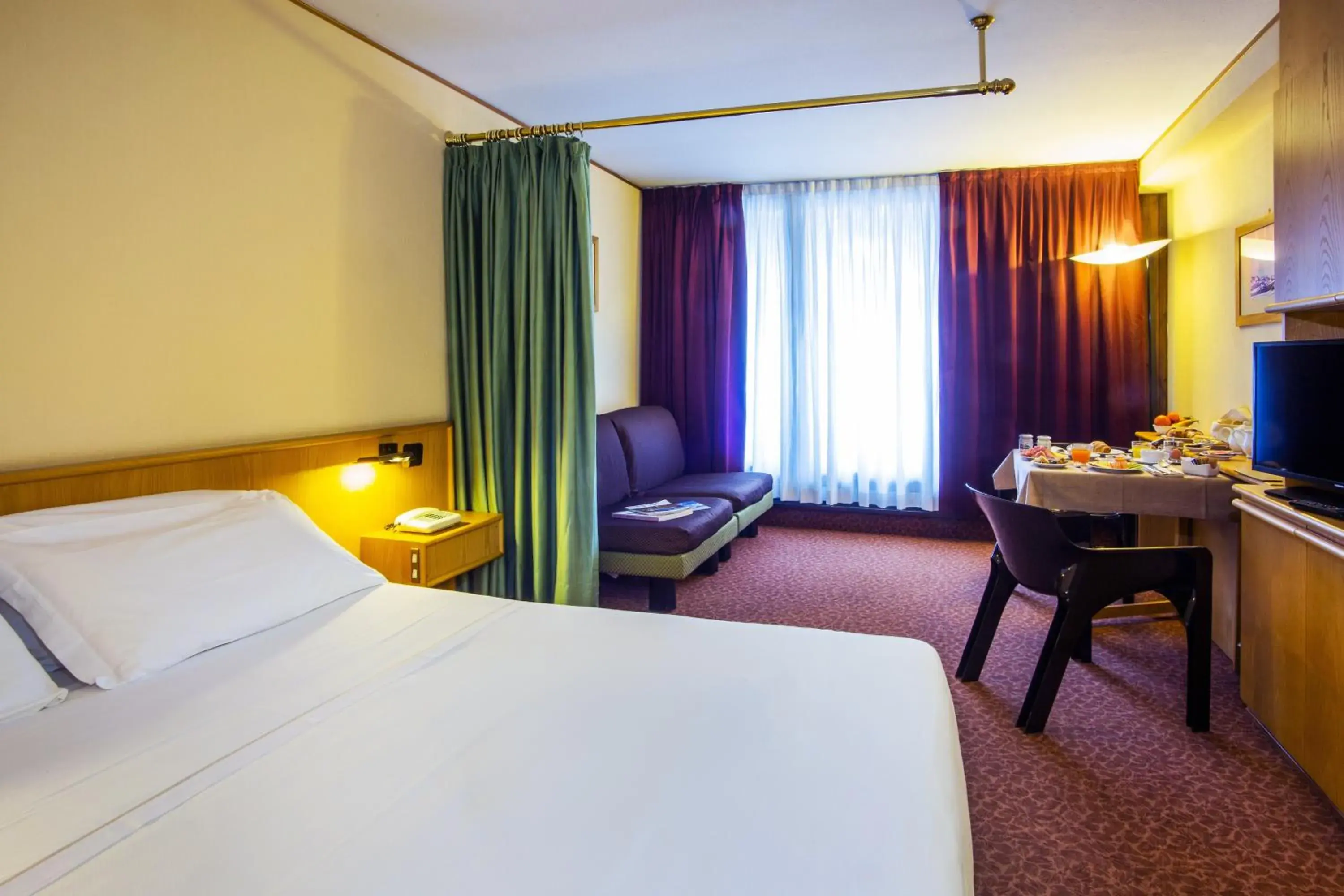 Comfort Triple Room in Hotel Les Jumeaux Courmayeur Comfort Triple Room in Hotel Les Jumeaux Courmayeur