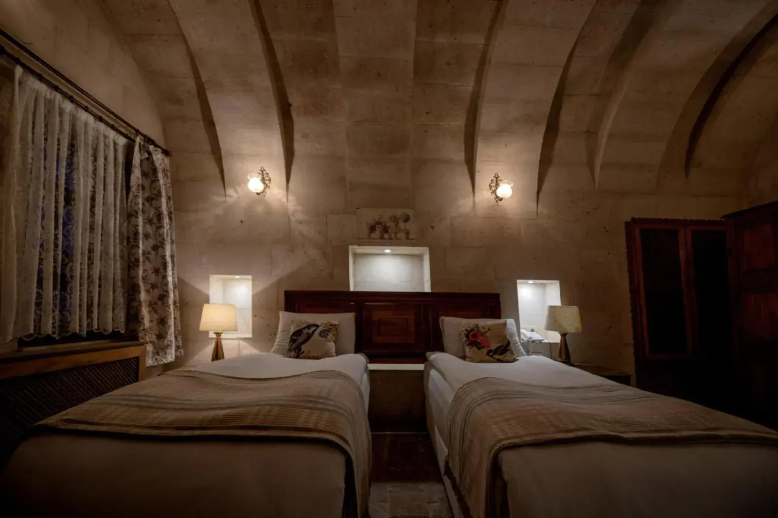 Deluxe Double Room in Sinasos Palace Cave Hotel Deluxe Double Room in Sinasos Palace Cave Hotel