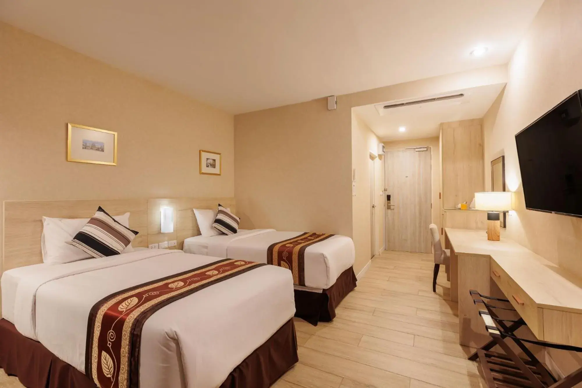 Standard Twin Room in Le Cannes Hotel Standard Twin Room in Le Cannes Hotel