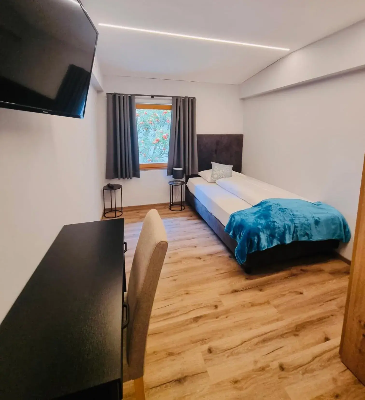 Single Room with Bathroom - single occupancy in Glacier Rock guesthouse ex Pension Dangl Single Room with Bathroom - single occupancy in Glacier Rock guesthouse ex Pension Dangl