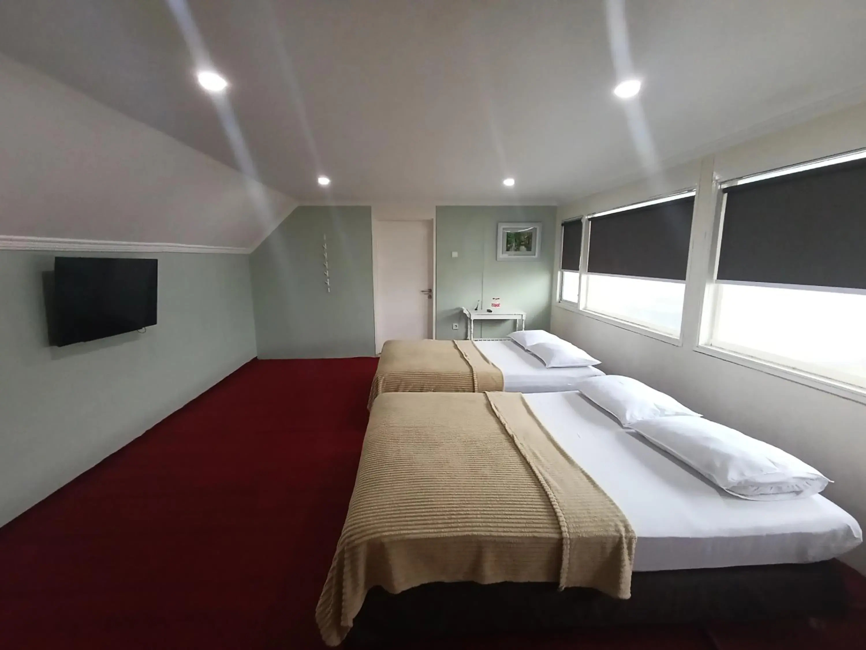 Triple Room in Mamifokobo Guest House Triple Room in Mamifokobo Guest House