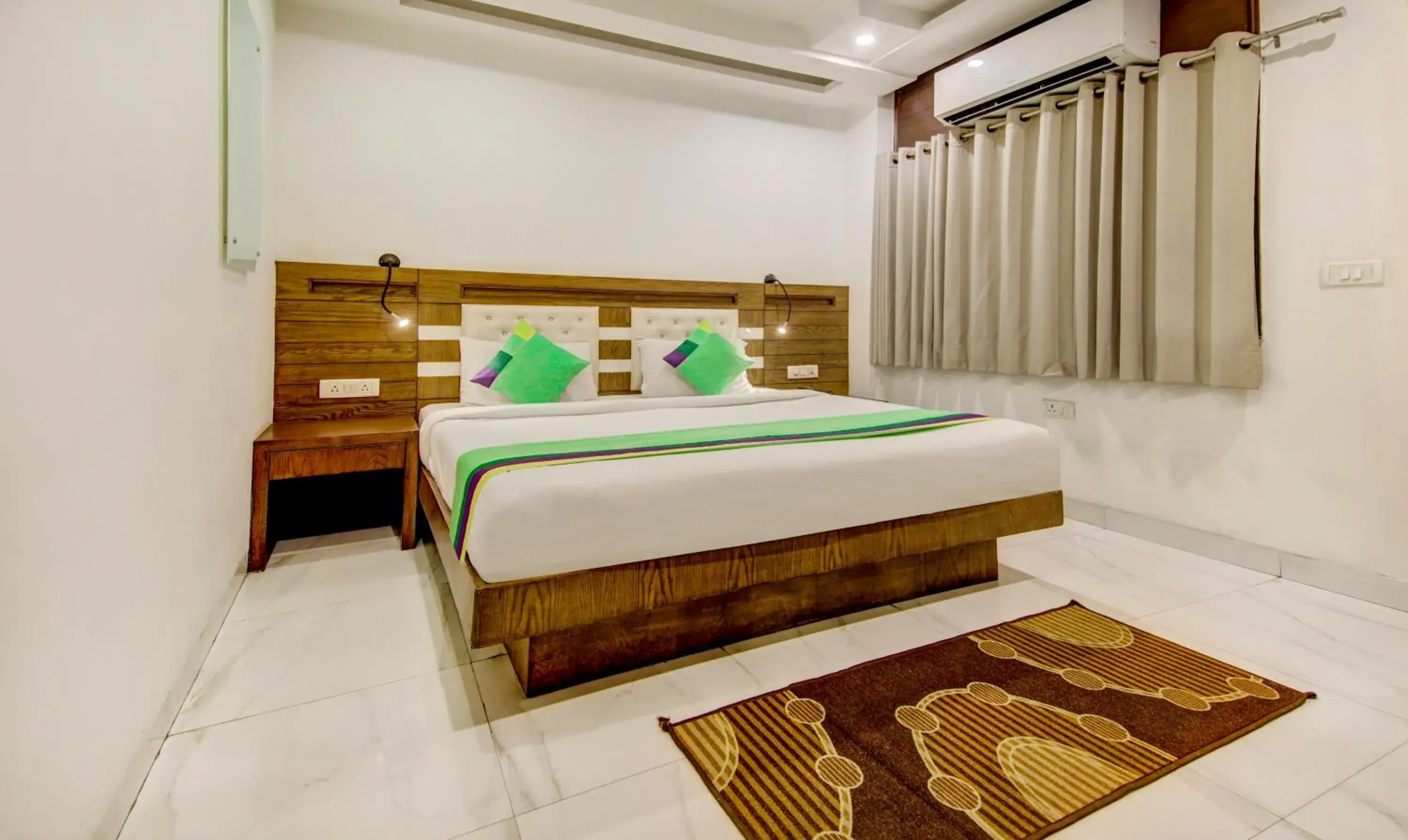 Deluxe Double Room - single occupancy in FabHotel The Kings Plaza Deluxe Double Room - single occupancy in FabHotel The Kings Plaza