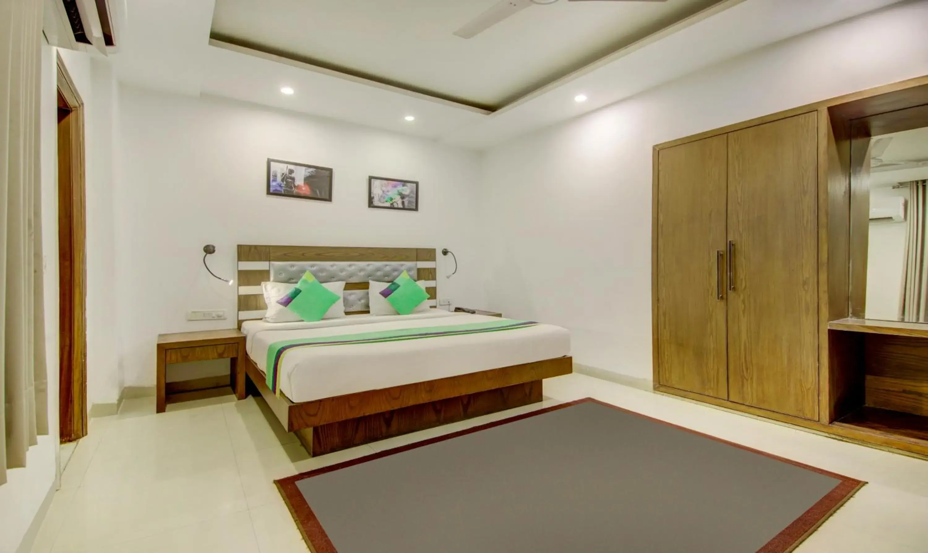 Deluxe Double Room - single occupancy in Treebo The Kings Plaza Deluxe Double Room - single occupancy in Treebo The Kings Plaza