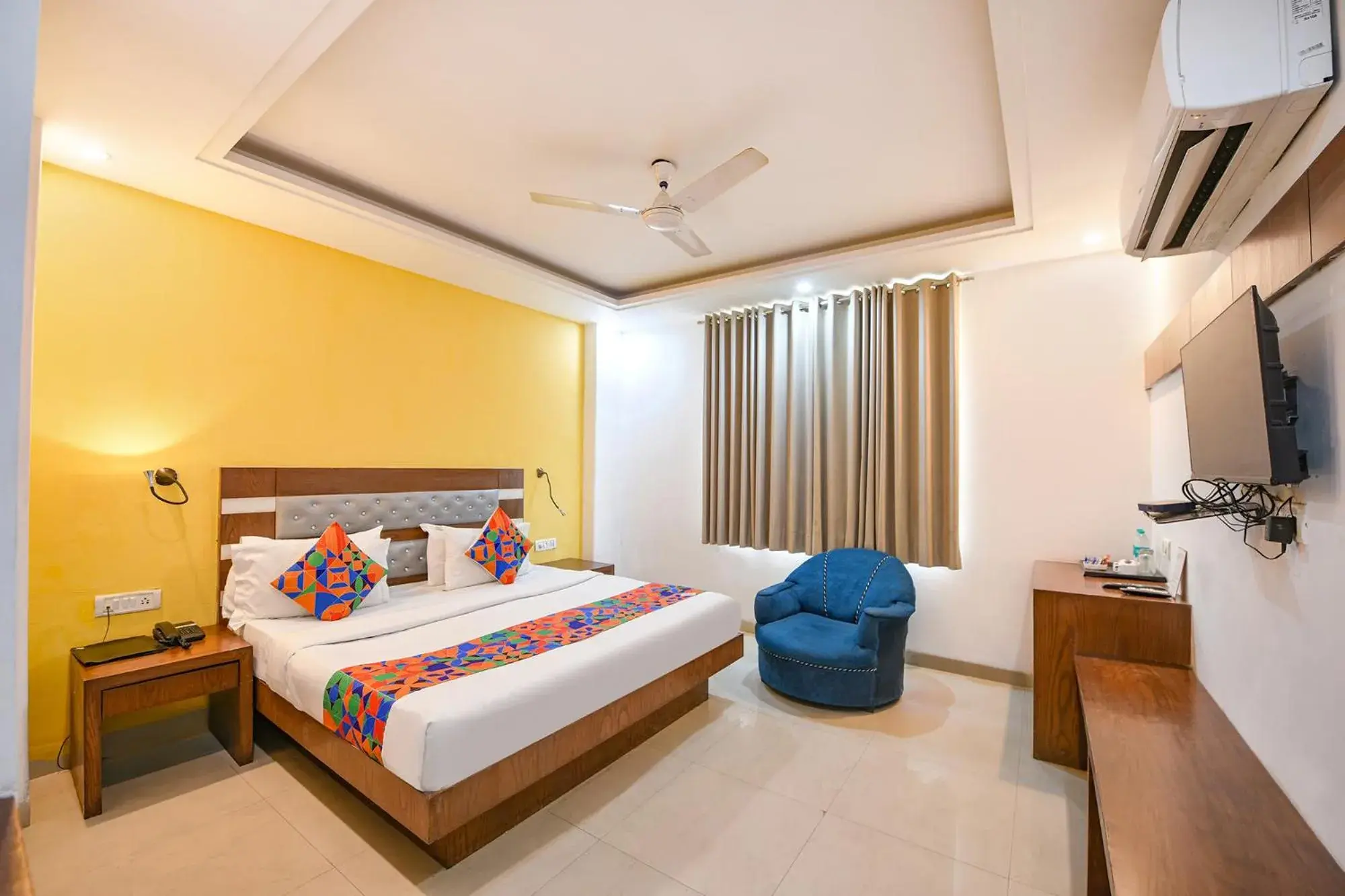 Deluxe Room - single occupancy in Treebo The Kings Plaza Deluxe Room - single occupancy in Treebo The Kings Plaza