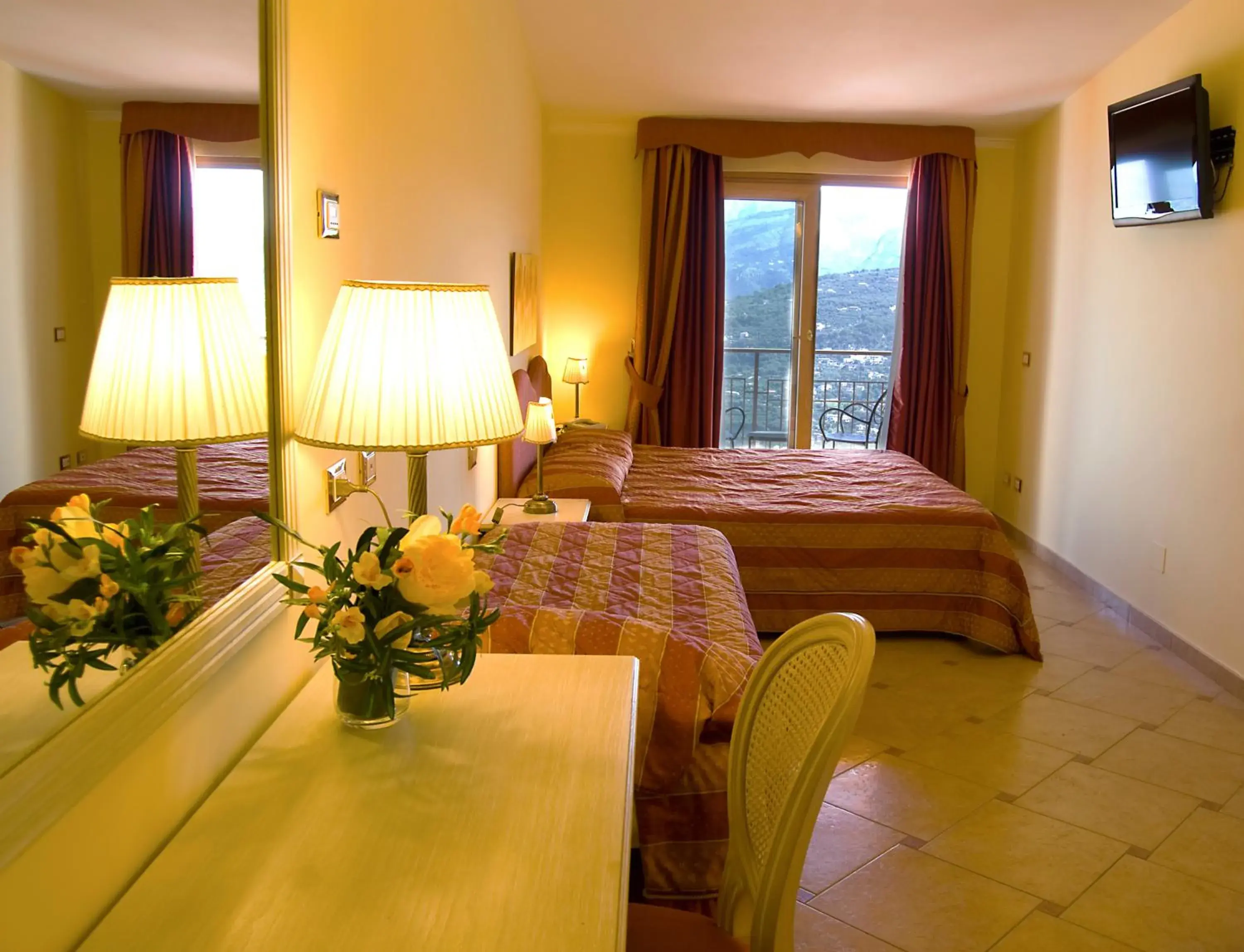Quadruple Room with Balcony in Hotel La Vue d'Or Quadruple Room with Balcony in Hotel La Vue d'Or