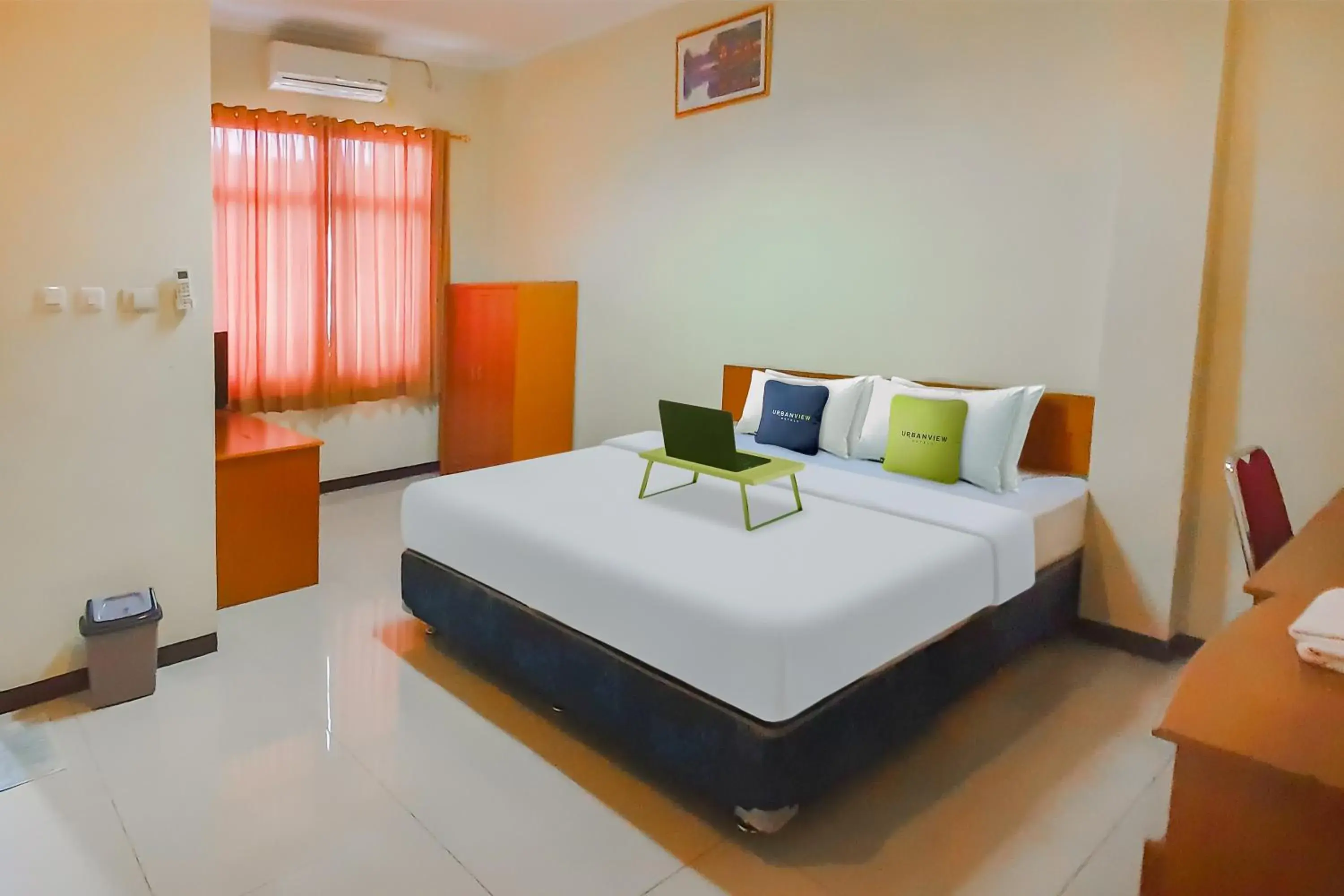 Superior Double Room in Urbanview Hotel Bartu Moh Toha Bandung by RedDoorz Superior Double Room in Urbanview Hotel Bartu Moh Toha Bandung by RedDoorz