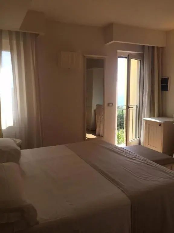 Comfort Double Room with Panoramic View in Hotel Girifalco - Nature & Relax Comfort Double Room with Panoramic View in Hotel Girifalco - Nature & Relax