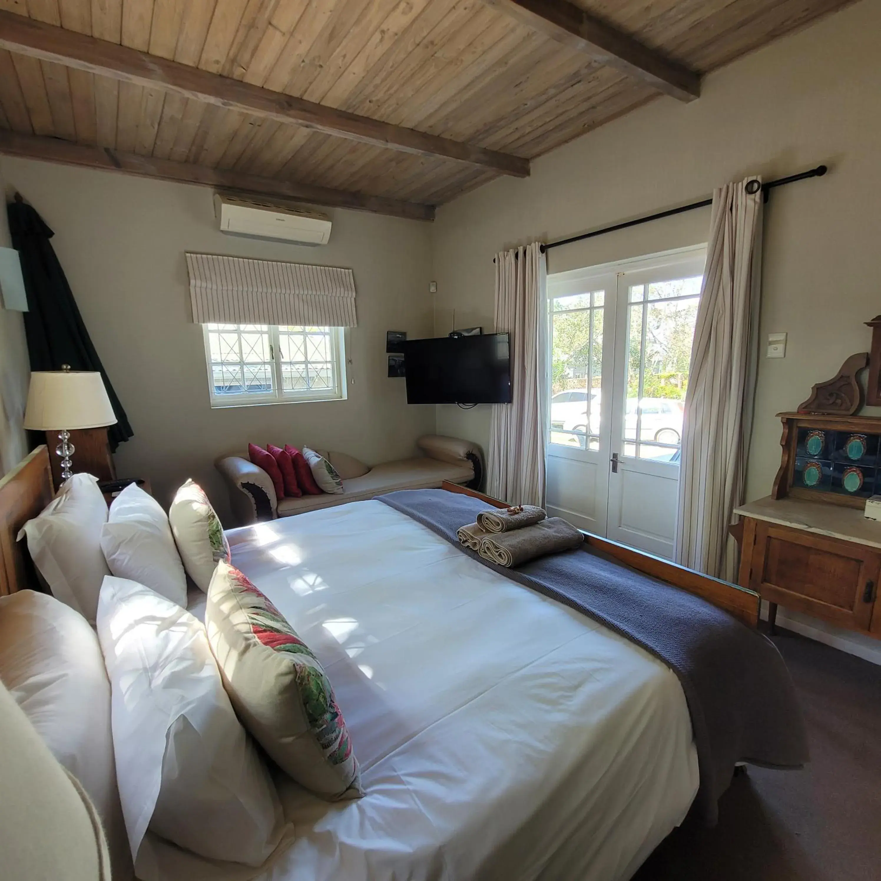 Luxury Cottage 2 - single occupancy in AppleBee Guest Cottages Luxury Cottage 2 - single occupancy in AppleBee Guest Cottages