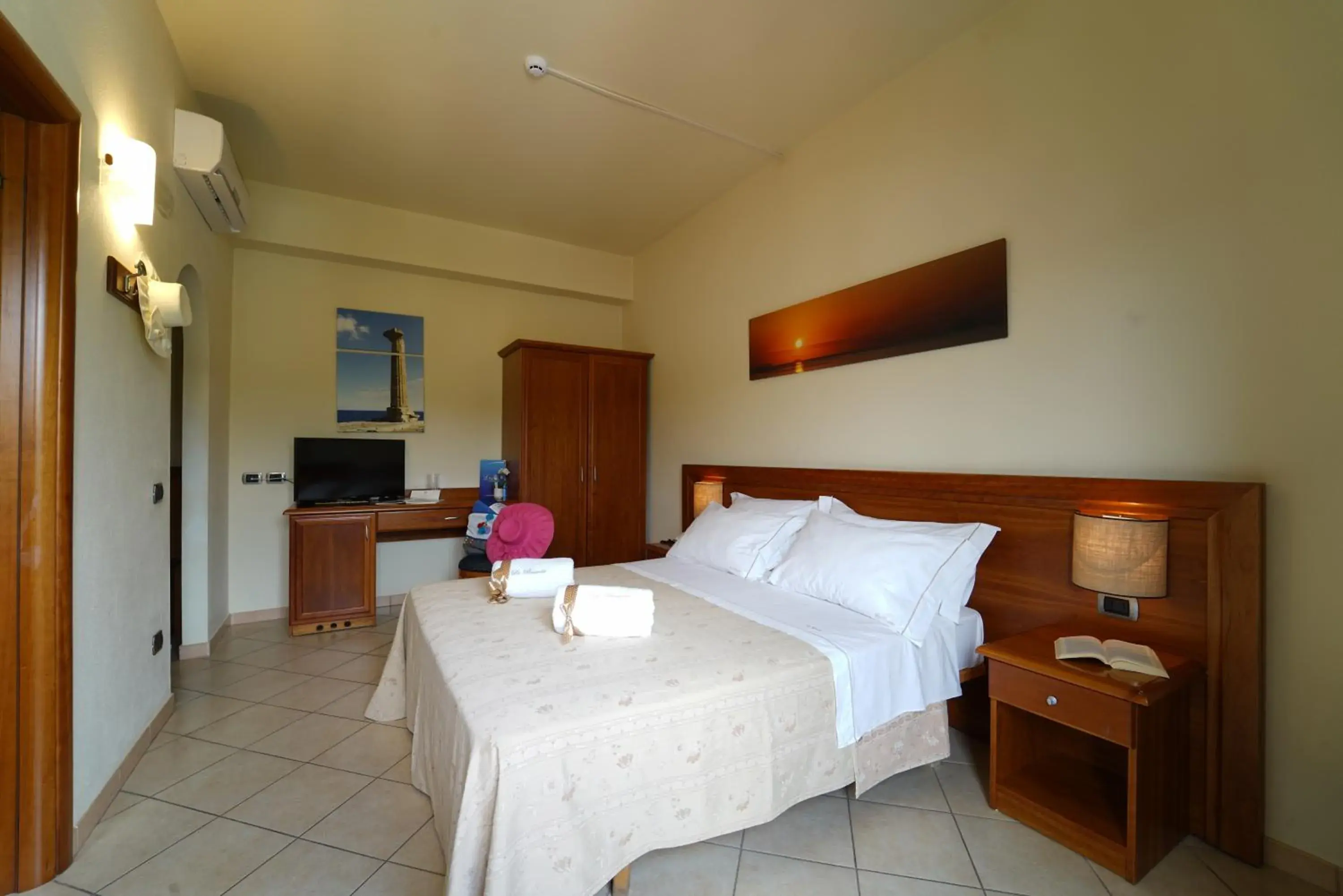 Economy Triple Room in La Bussola Hotel Calabria Economy Triple Room in La Bussola Hotel Calabria