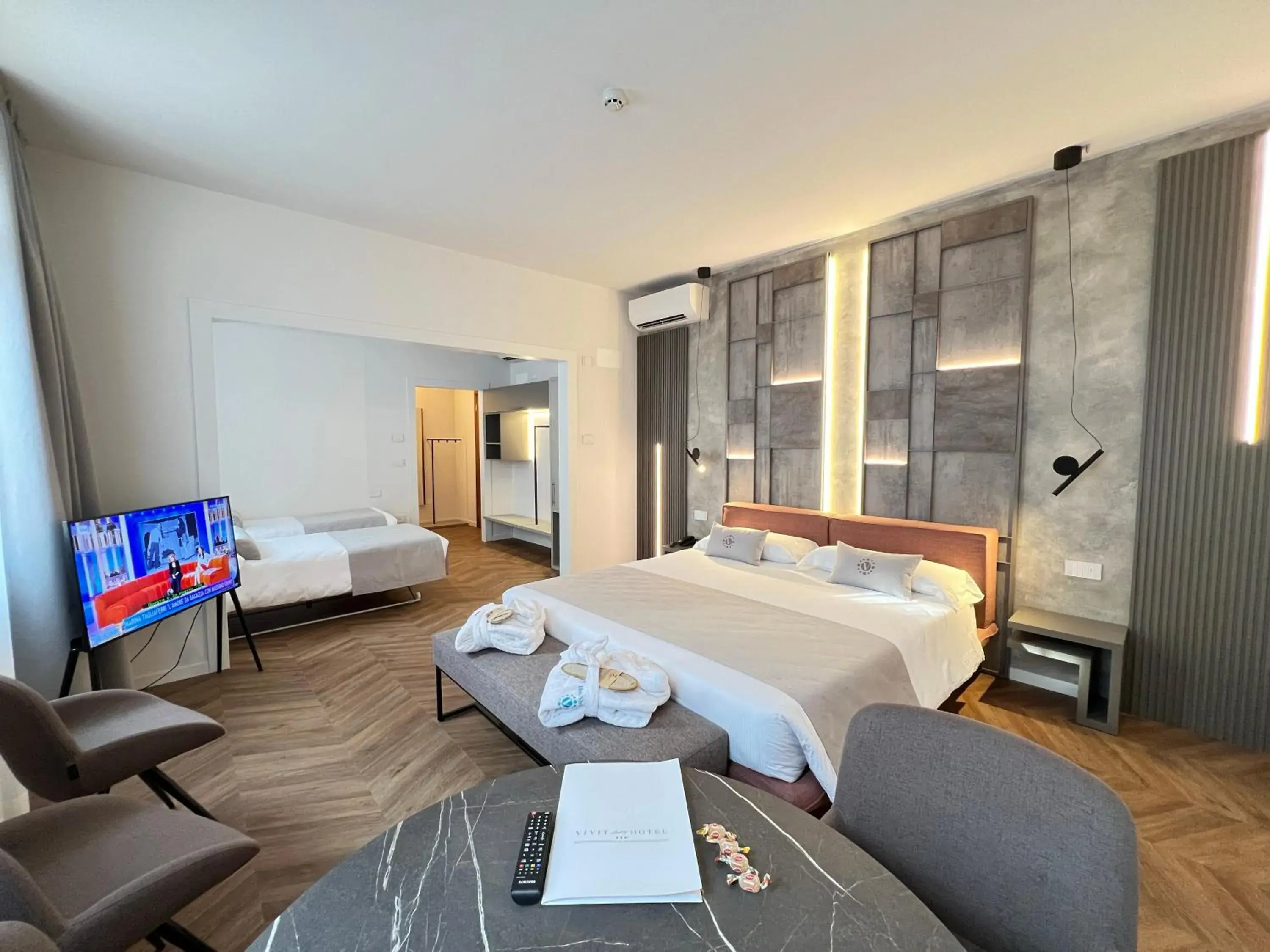 Deluxe Quadruple Room with Spa Bath in Hotel Vivit ***S Deluxe Quadruple Room with Spa Bath in Hotel Vivit ***S