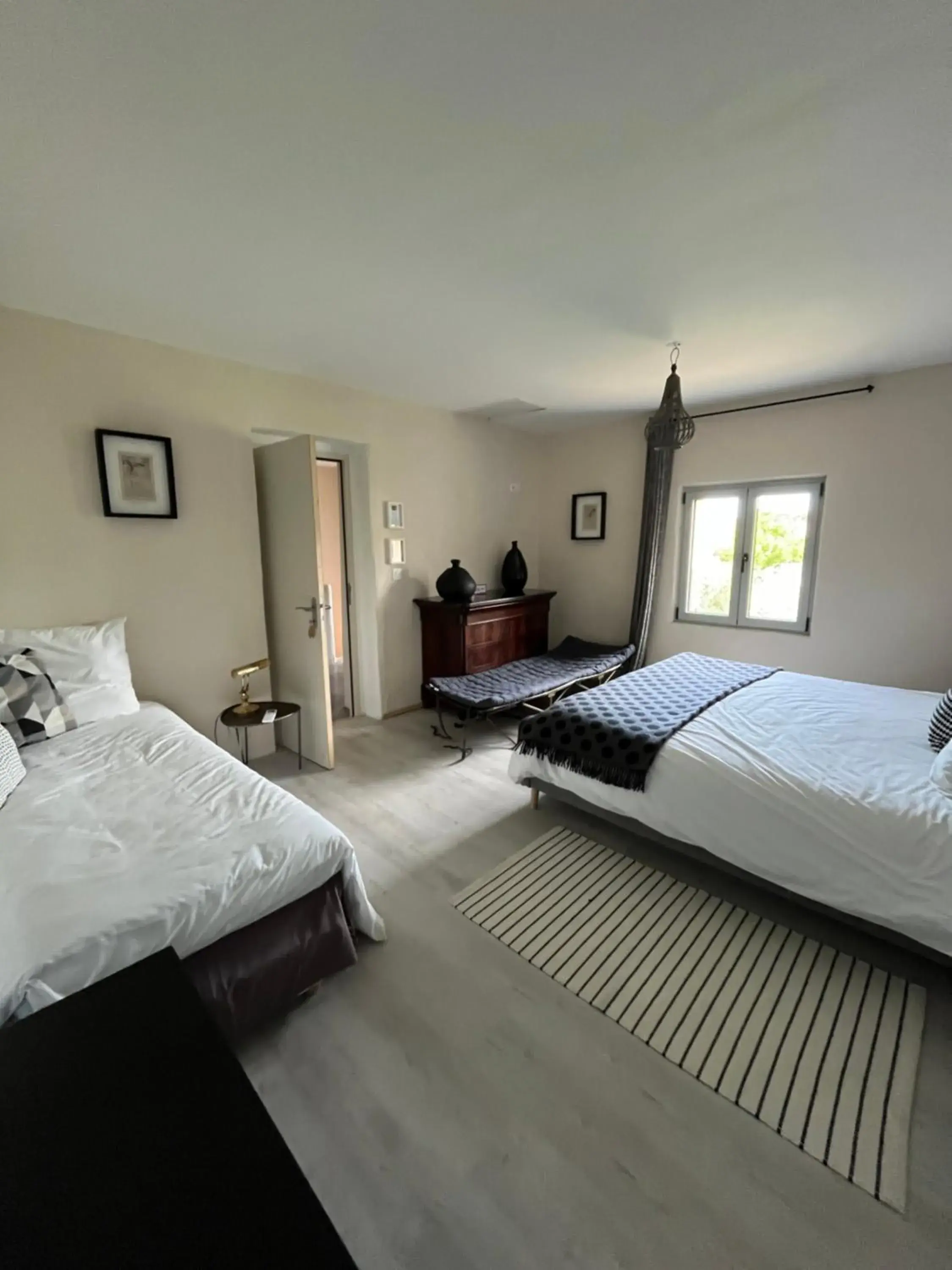 Double Room with Private Bathroom in le Nomade en Provence Double Room with Private Bathroom in le Nomade en Provence