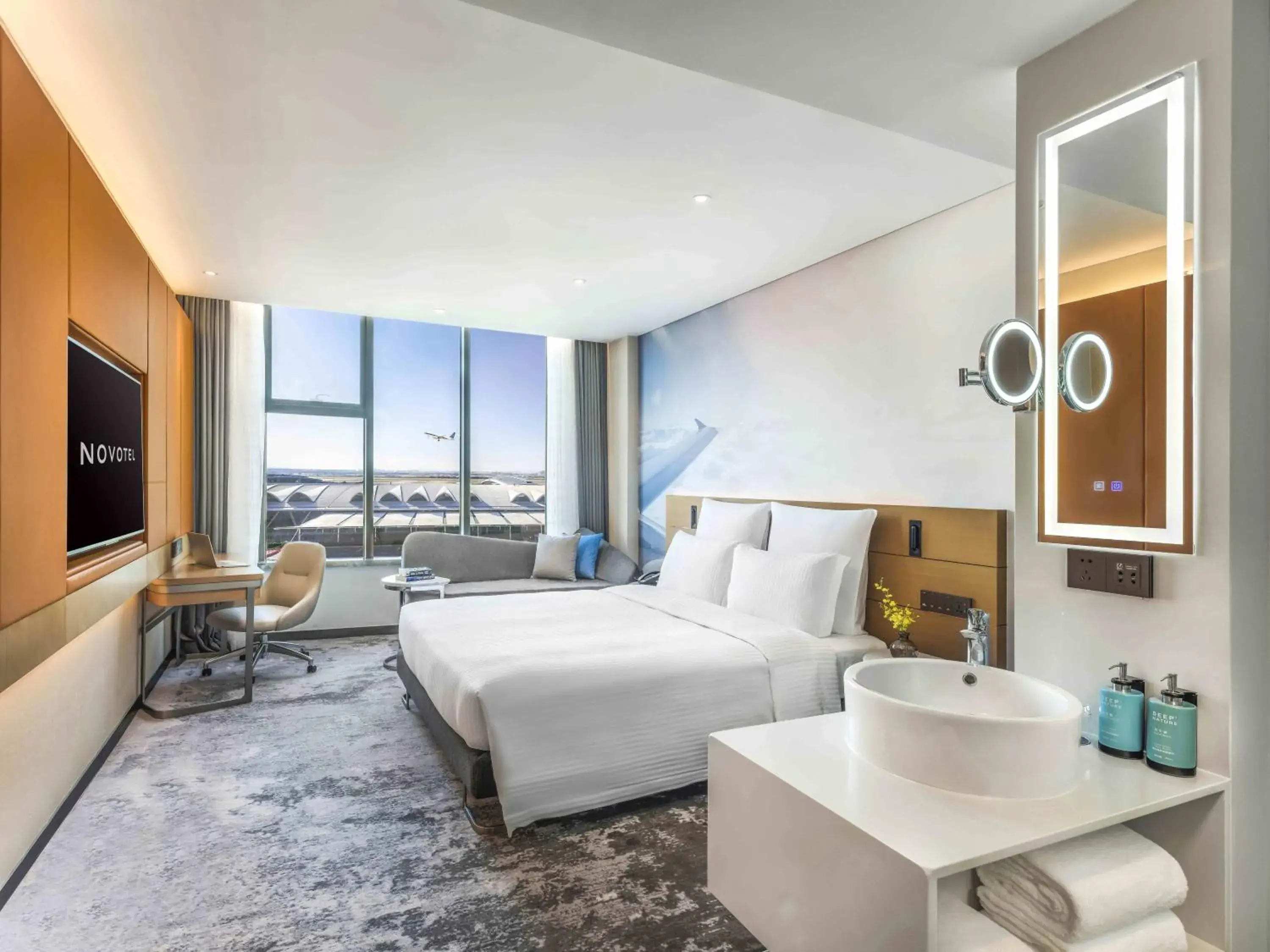 Executive King Suite with Lounge Access in Novotel Guangzhou Baiyun Airport - Canton Fair Free Shuttle Bus & Official Registration Agency Executive King Suite with Lounge Access in Novotel Guangzhou Baiyun Airport - Canton Fair Free Shuttle Bus & Official Registration Agency