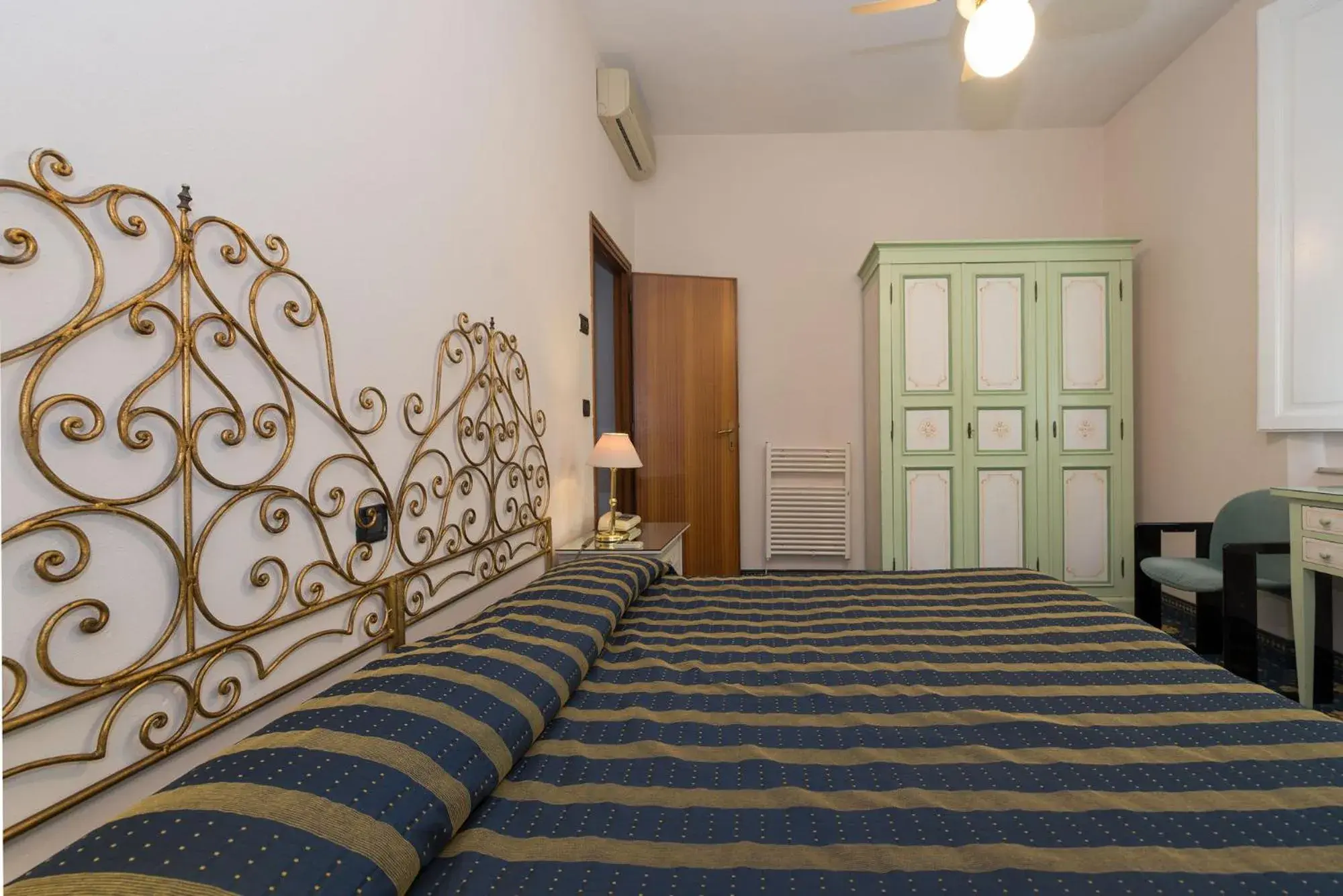 Quadruple Room in Hotel Corallo Quadruple Room in Hotel Corallo