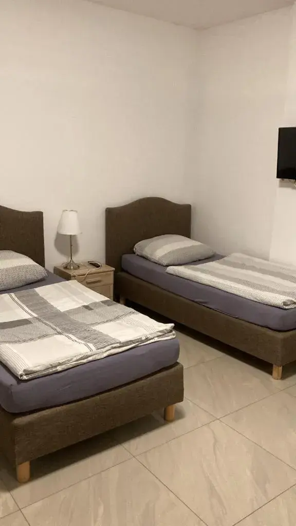 Twin Room with Private Bathroom in Hostel Ellwürder Hof Twin Room with Private Bathroom in Hostel Ellwürder Hof