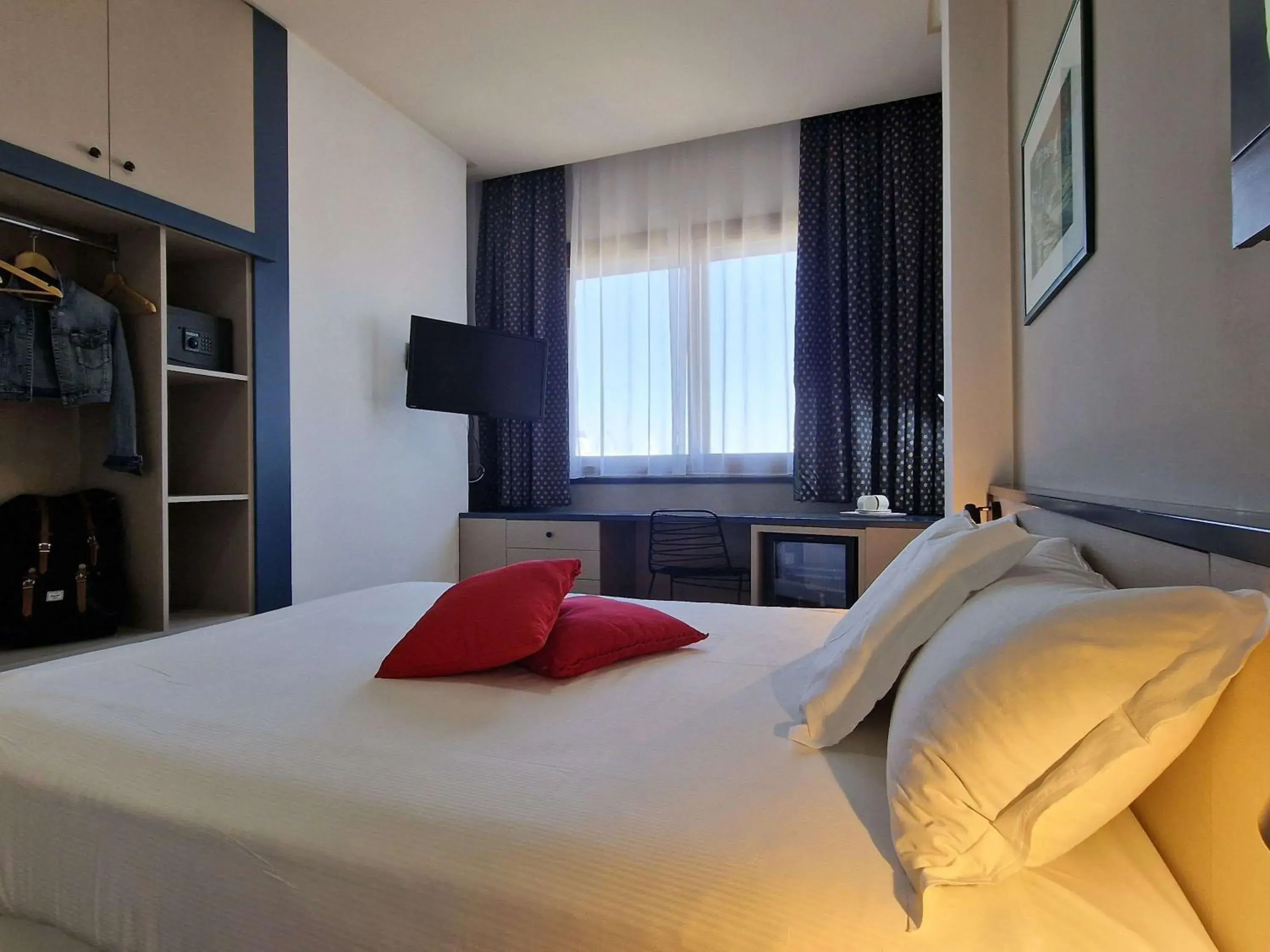 Standard Double Room with Harbor View in President Hotel Palermo Standard Double Room with Harbor View in President Hotel Palermo