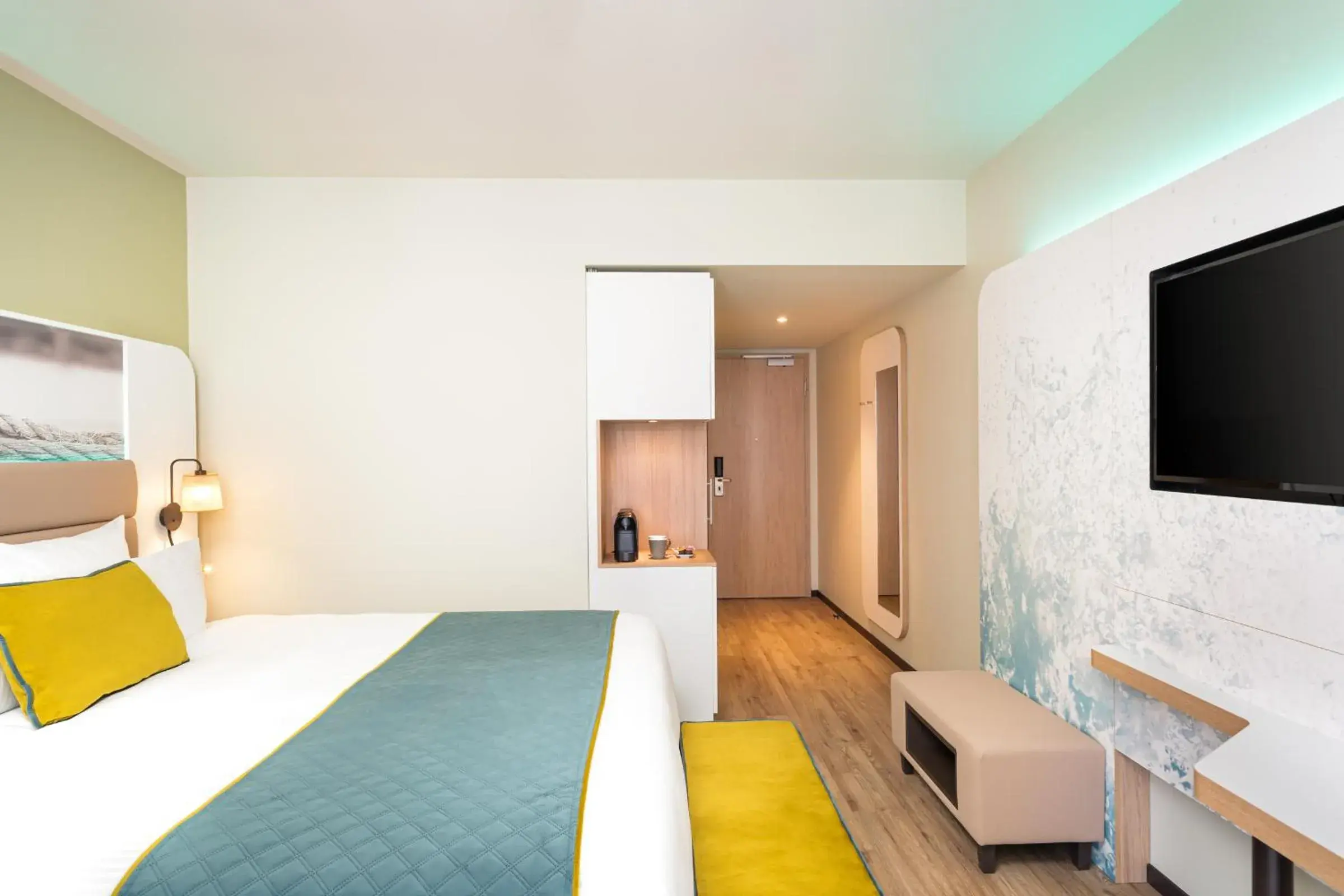 Deluxe Double Room in Leonardo Hotel Hamburg Altona Deluxe Double Room in Leonardo Hotel Hamburg Altona