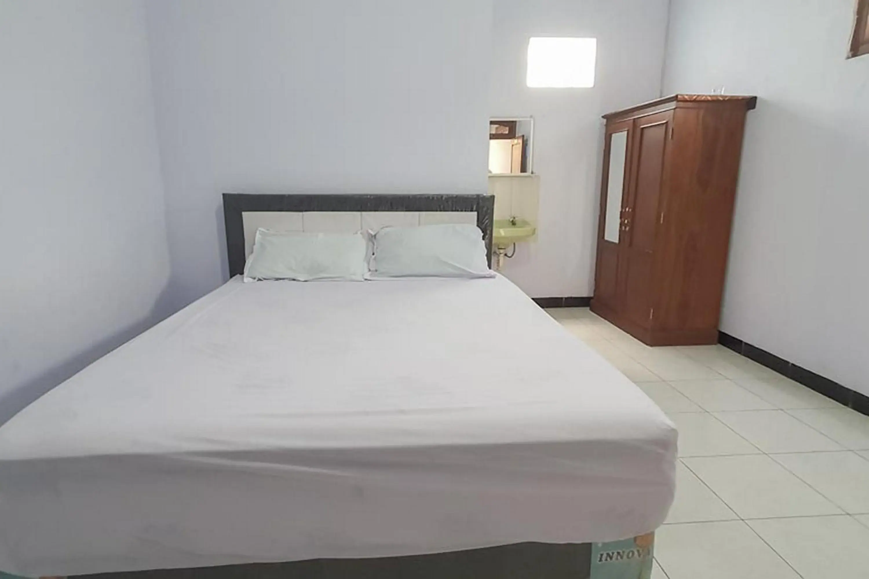 Angrumba Family Homestay near RSUD Caruban Mitra RedDoorz Angrumba Family Homestay near RSUD Caruban Mitra RedDoorz