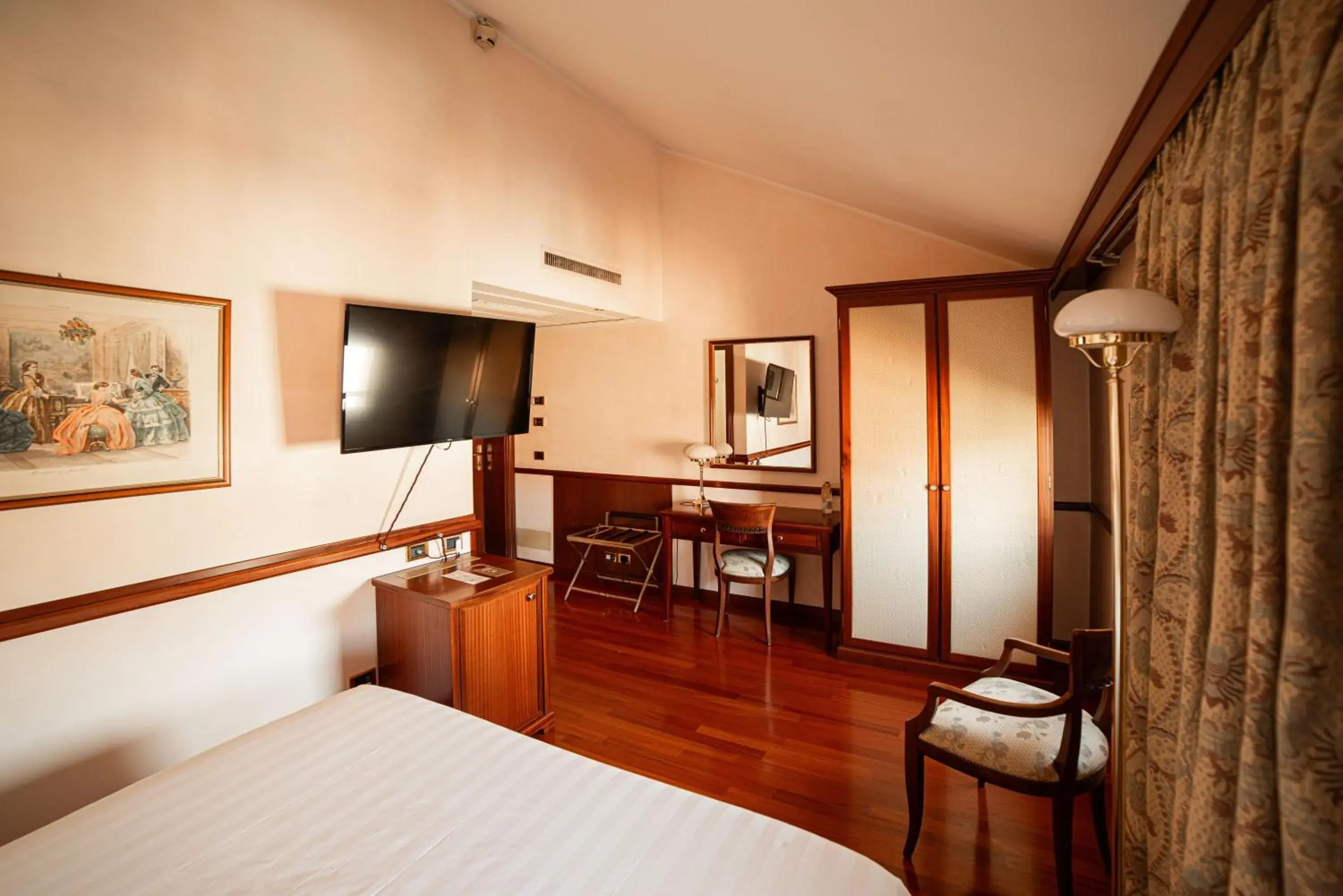 Classic Room in Phi Hotel Dei Medaglioni Classic Room in Phi Hotel Dei Medaglioni