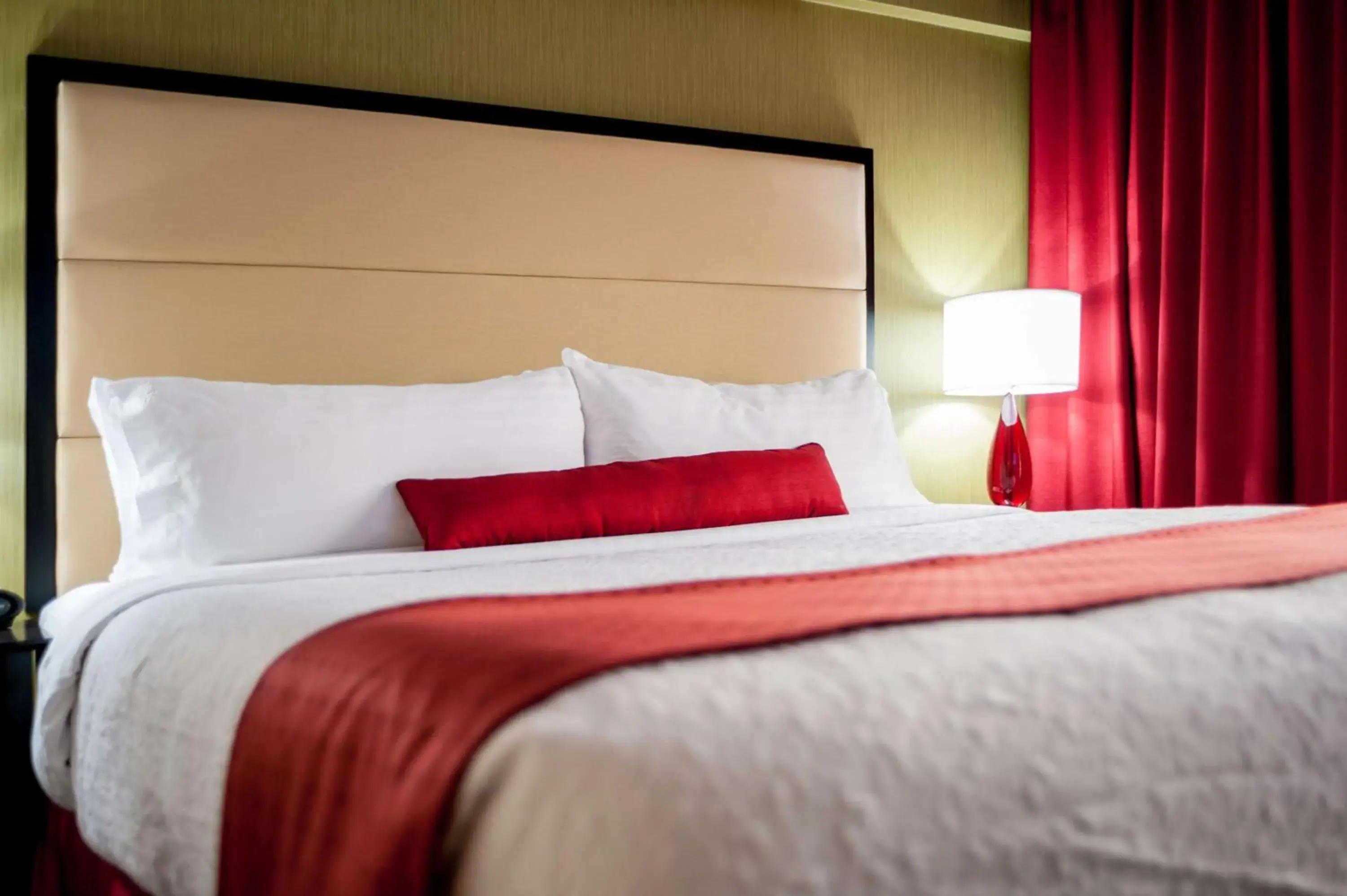 King Room with Mobility Accessible Tub in Inn at Fox Chase - BW Premier Collection King Room with Mobility Accessible Tub in Inn at Fox Chase - BW Premier Collection