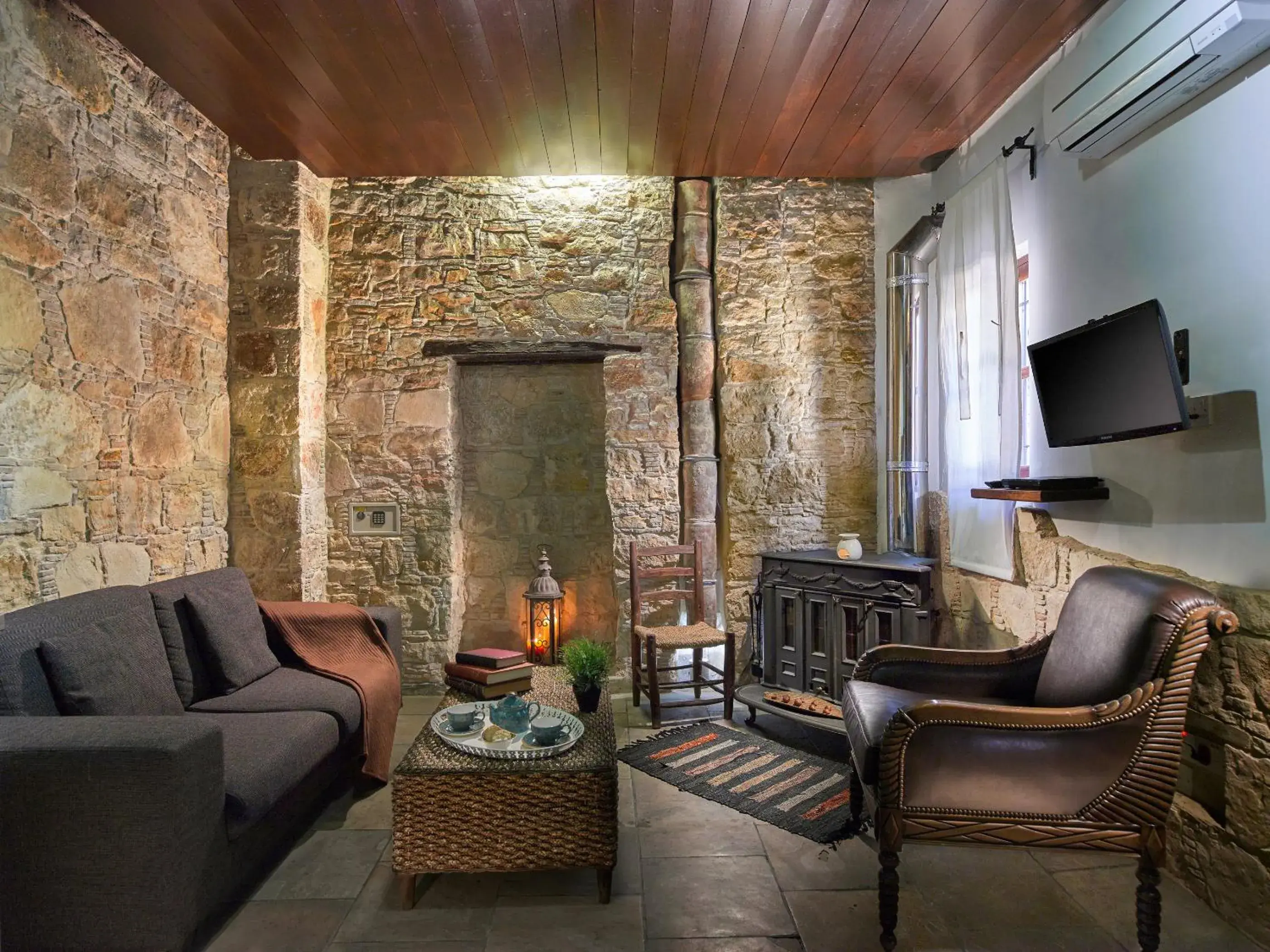 Junior Suite with Fireplace (Sterna) in Oinoessa Traditional Boutique Guest Houses Junior Suite with Fireplace (Sterna) in Oinoessa Traditional Boutique Guest Houses