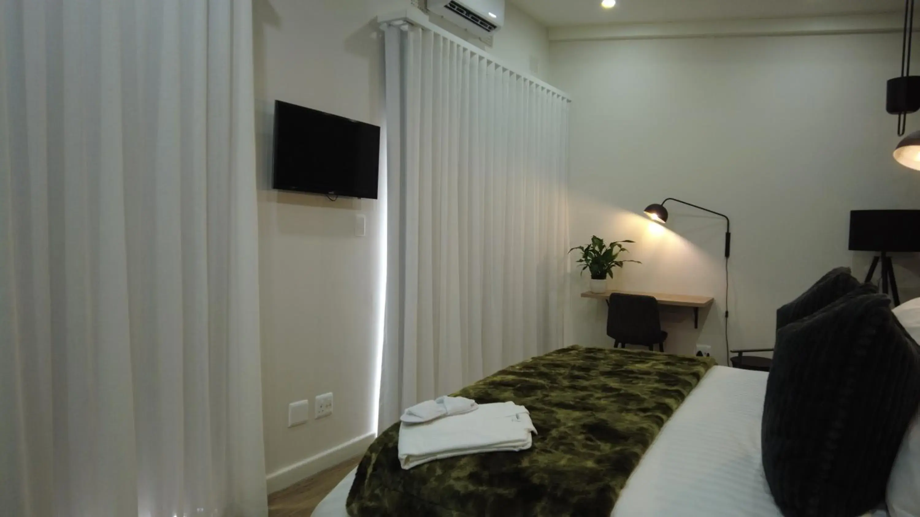 Deluxe Double Room - single occupancy in The Executive Bed and Breakfast Deluxe Double Room - single occupancy in The Executive Bed and Breakfast