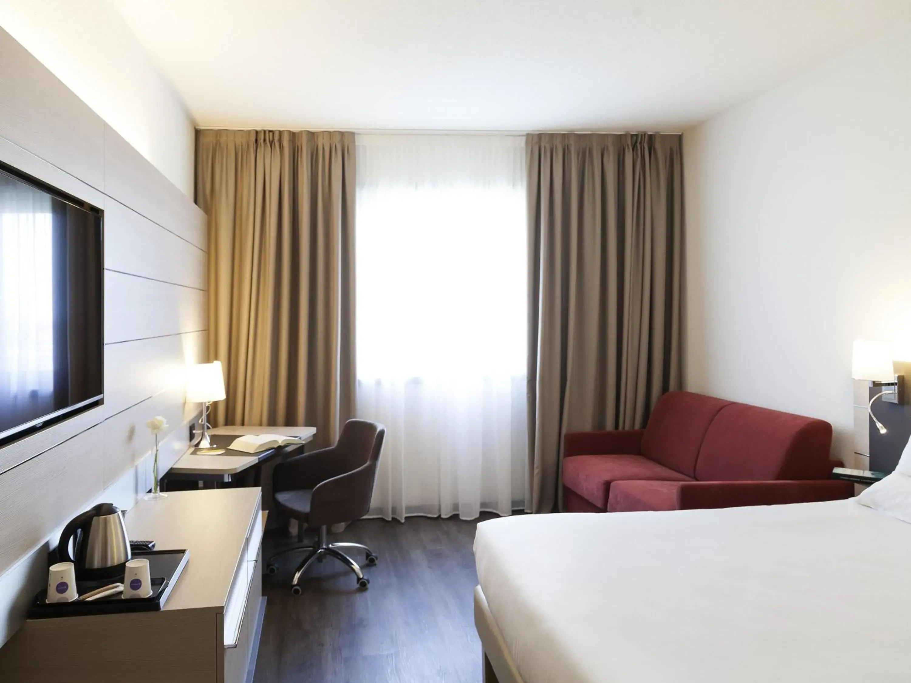 Superior King Room with Sofa Bed in Novotel Brescia Due Superior King Room with Sofa Bed in Novotel Brescia Due