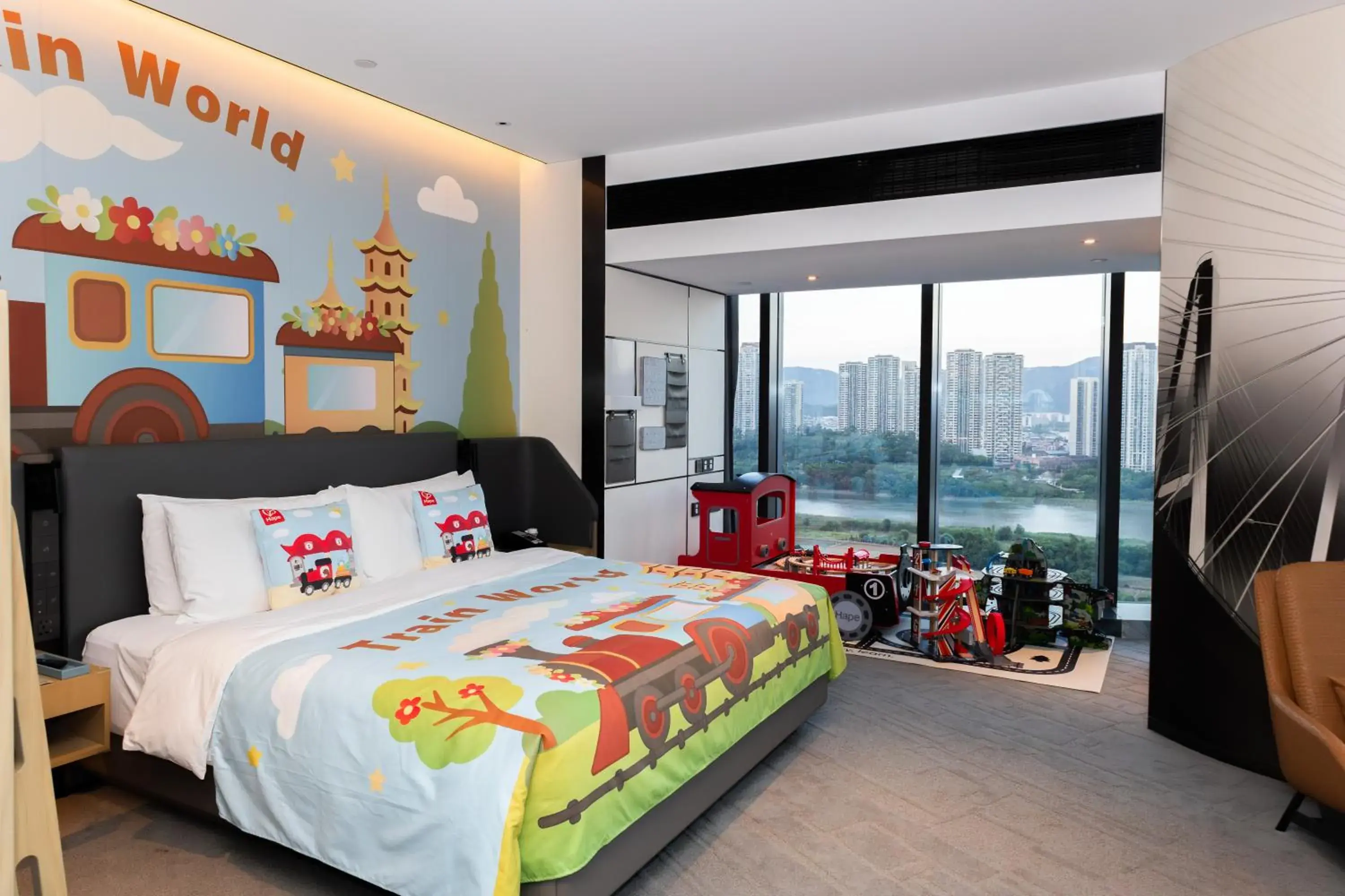 Junior Suite with One King Bed and One Bunk Bed - Kids Theme in Crowne Plaza Quanzhou Riverview by IHG Junior Suite with One King Bed and One Bunk Bed - Kids Theme in Crowne Plaza Quanzhou Riverview by IHG