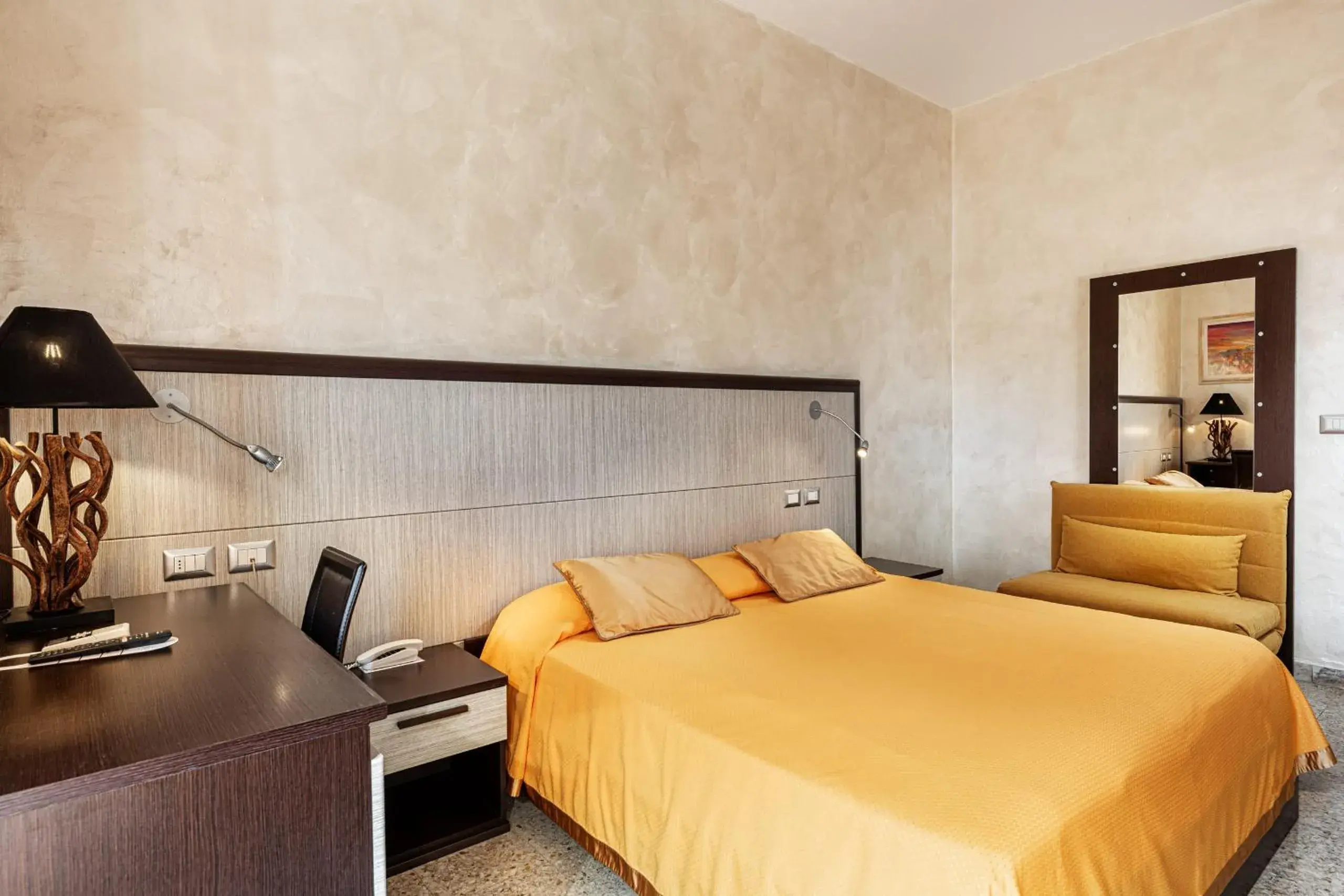 Superior Triple Room with City View in Hotel Minerva Superior Triple Room with City View in Hotel Minerva