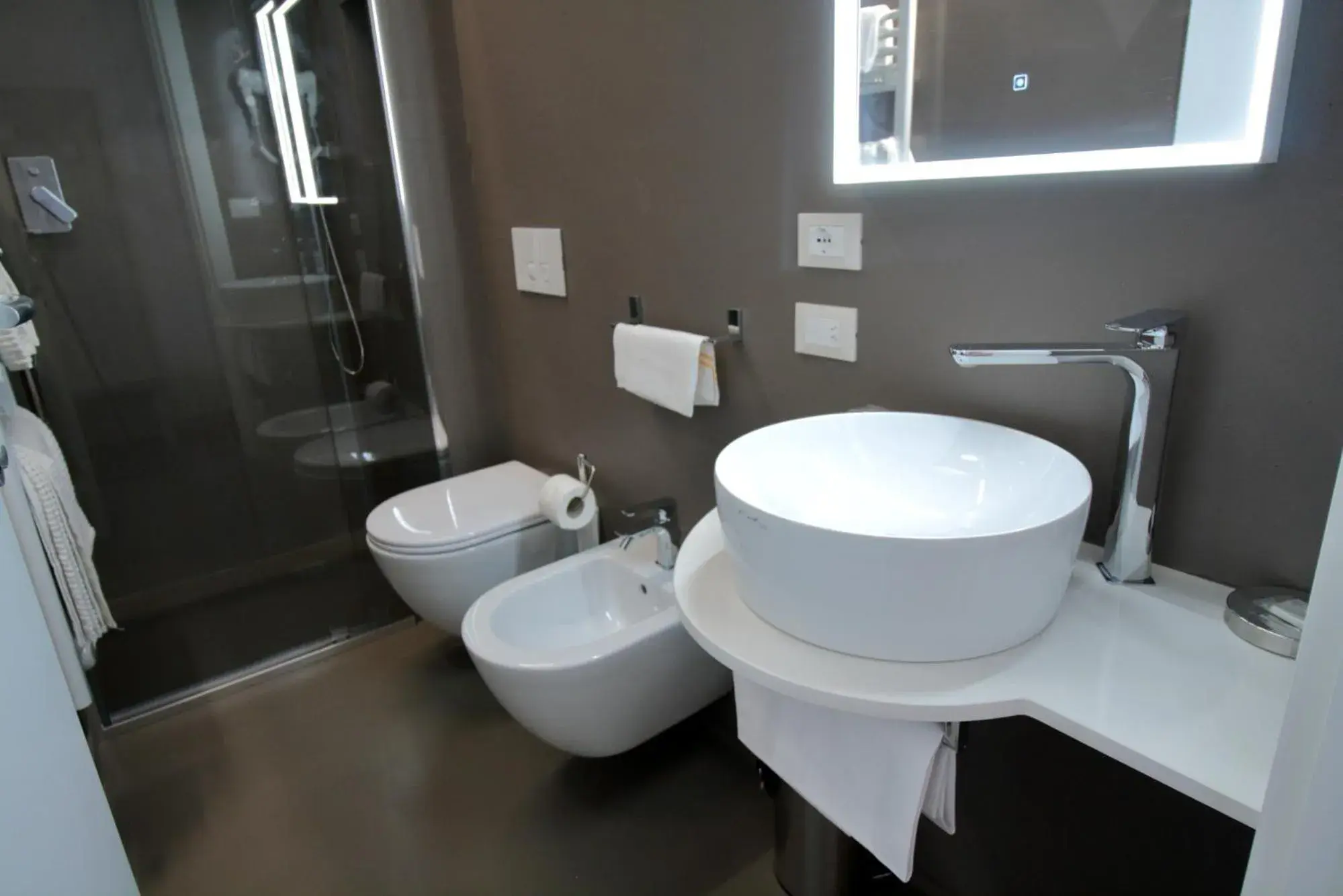 Twin Room with Balcony in Hotel Vittoria Twin Room with Balcony in Hotel Vittoria